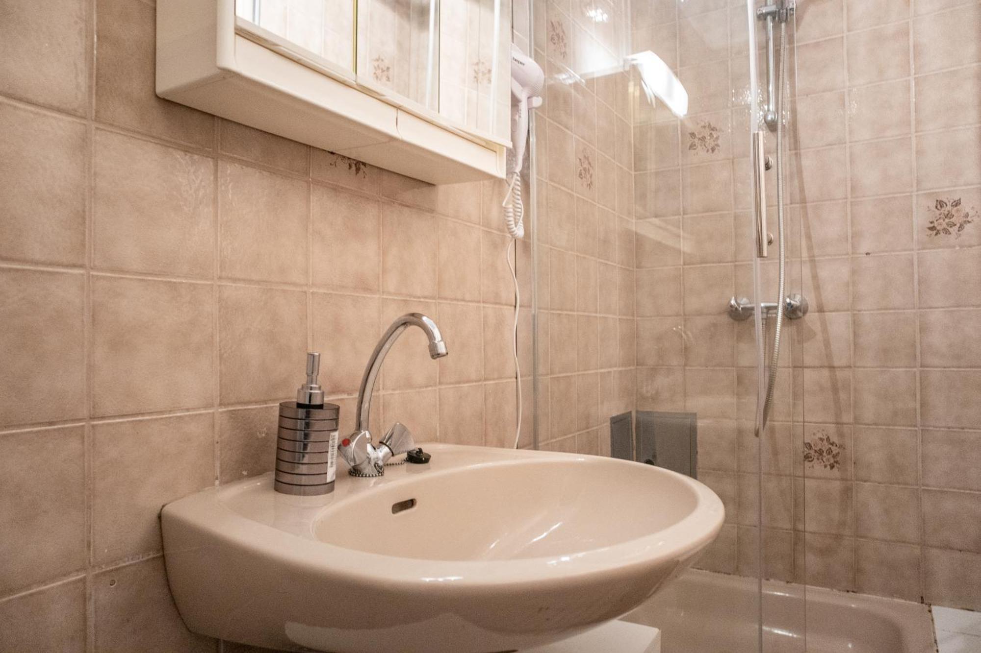 Affordable 2 Apts For 16p 4br Great For Families Apartment Vienna