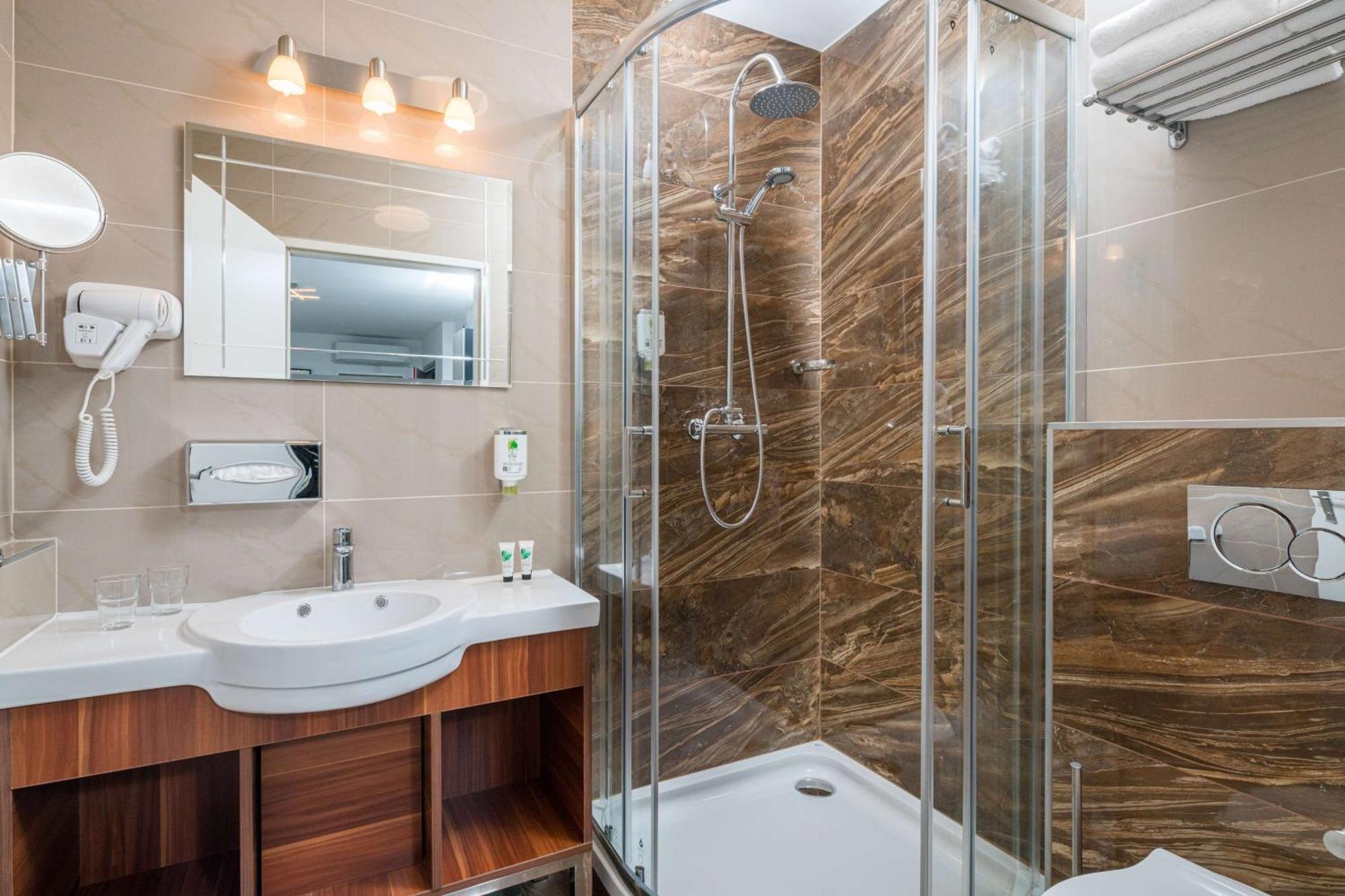 Western Celebrity Aparthotel