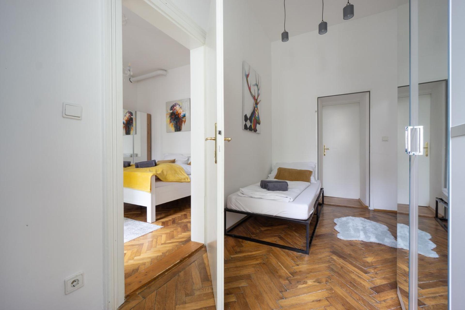 Apartment In Viennese Old Building *