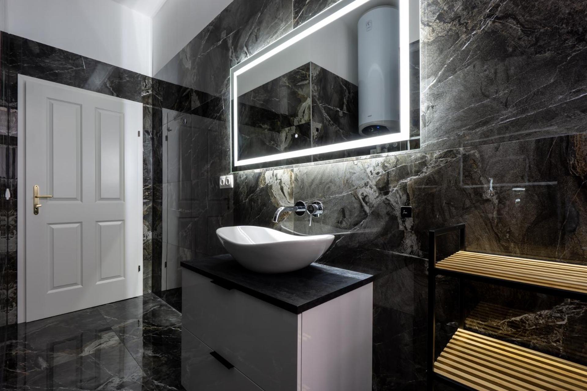 Elegant Heritage With Modern Comfort Vienna