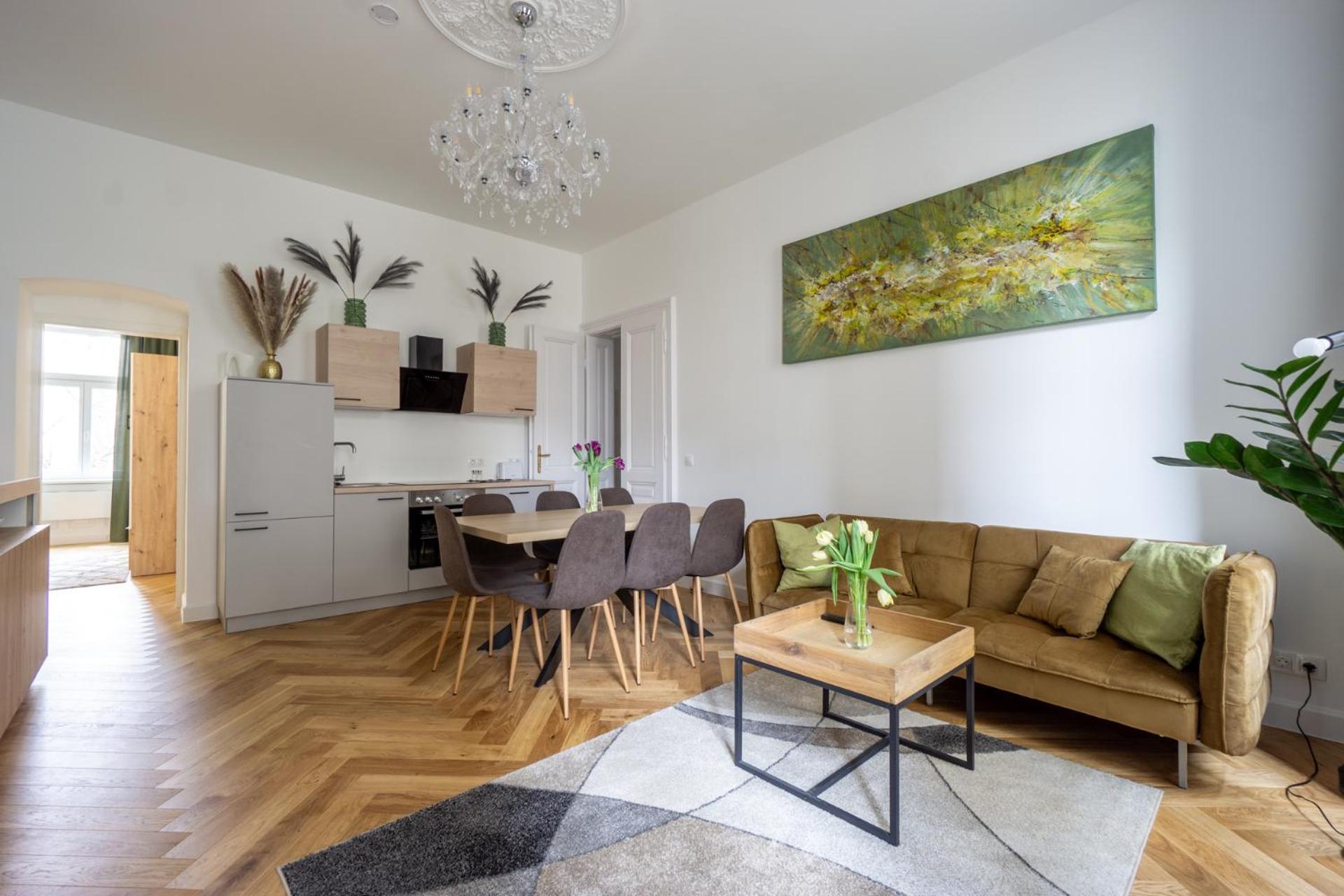 Apartment Elegant Heritage With Modern Comfort