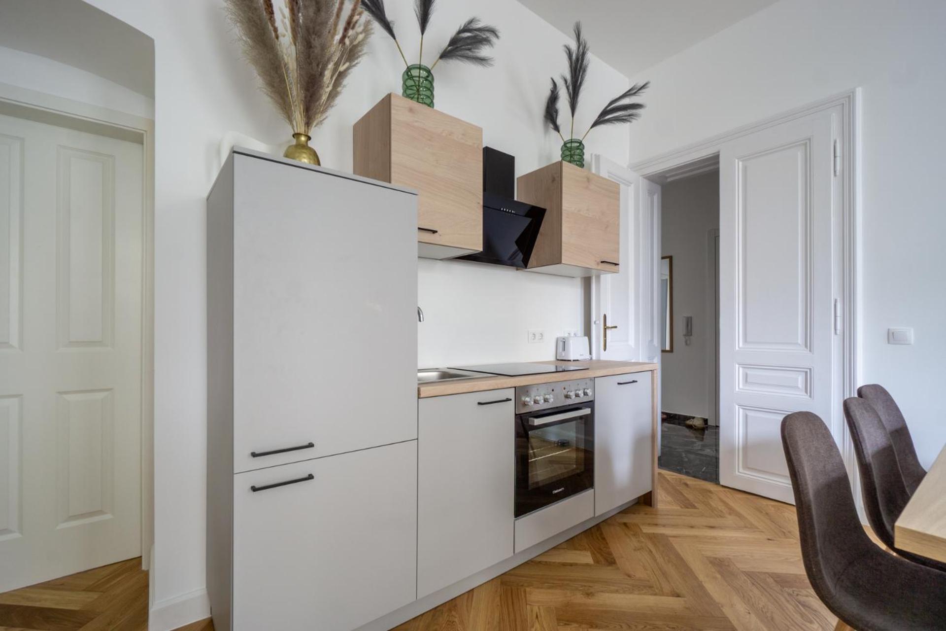 Apartment Elegant Heritage With Modern Comfort