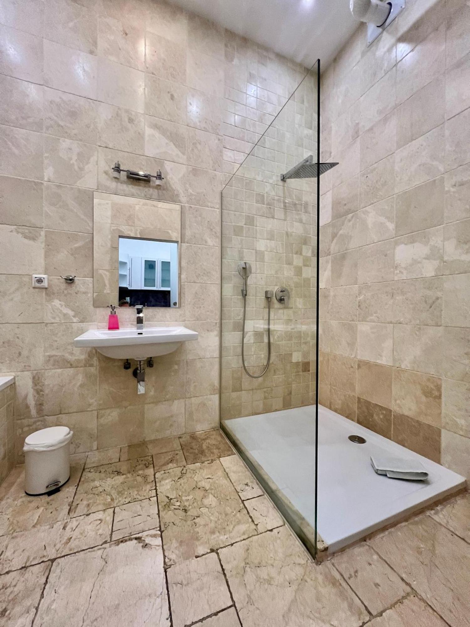 Rema 1080 Apartment *