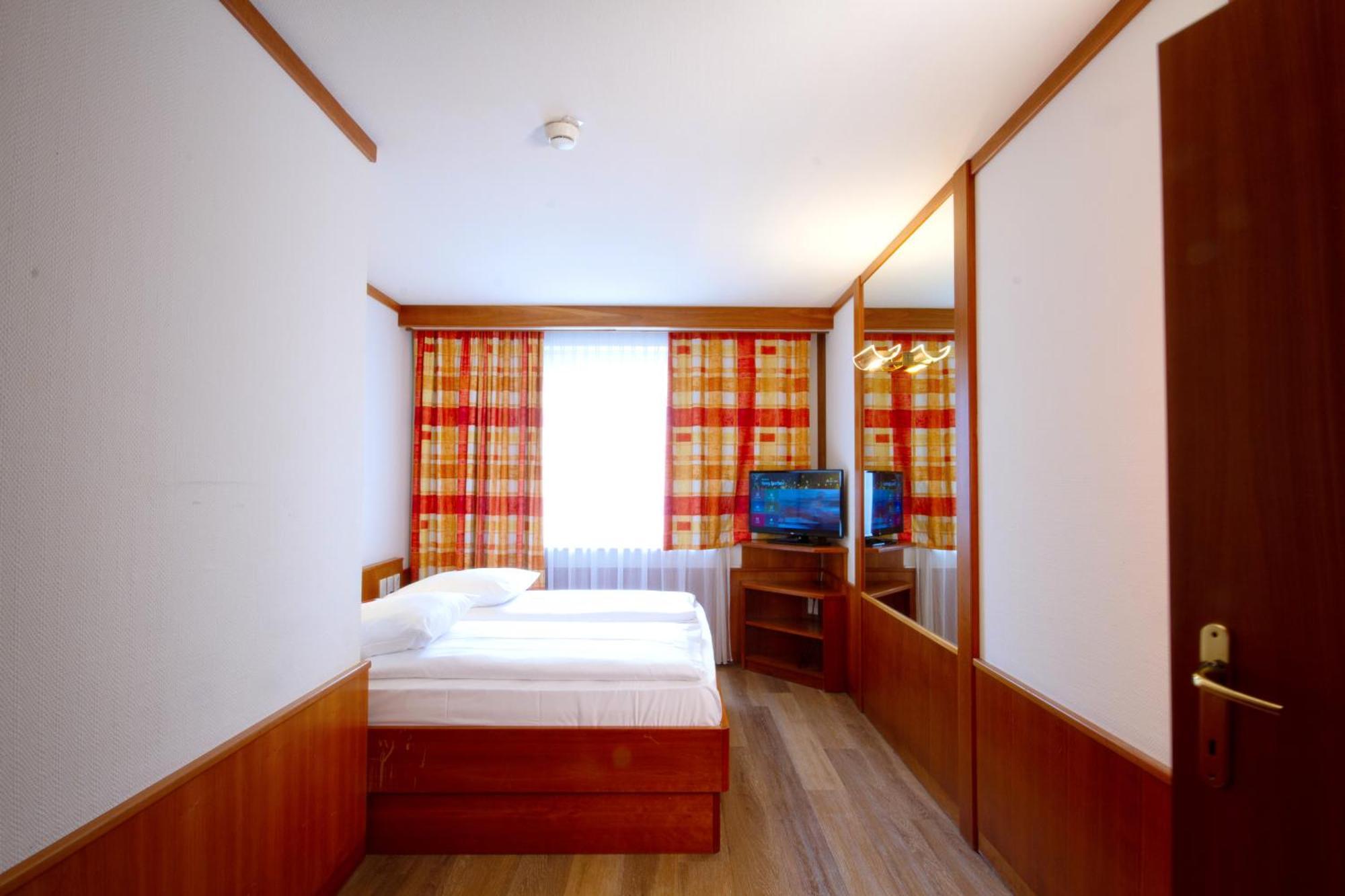 Vienna Sporthotel Hotel 4*