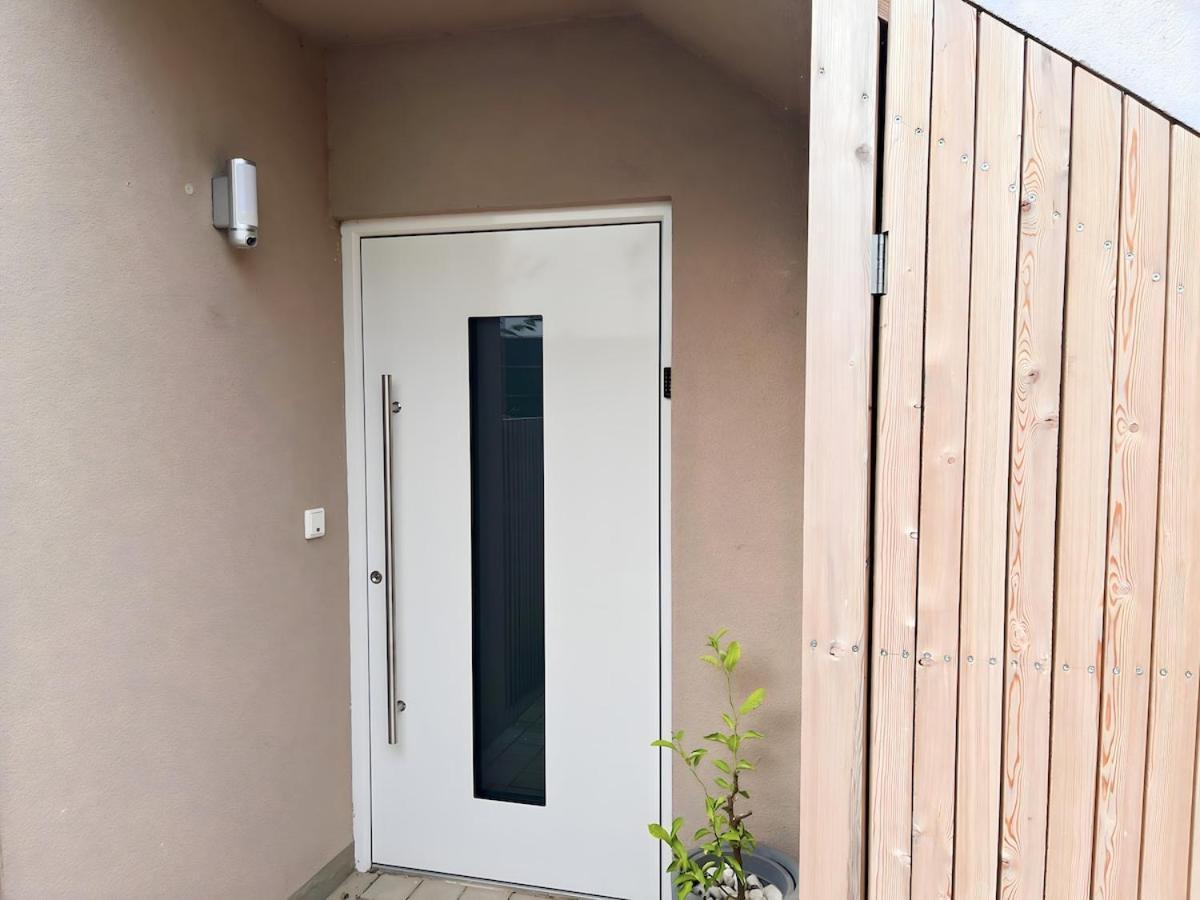 Mit Privatgarten & Salzwasserpool Vienna