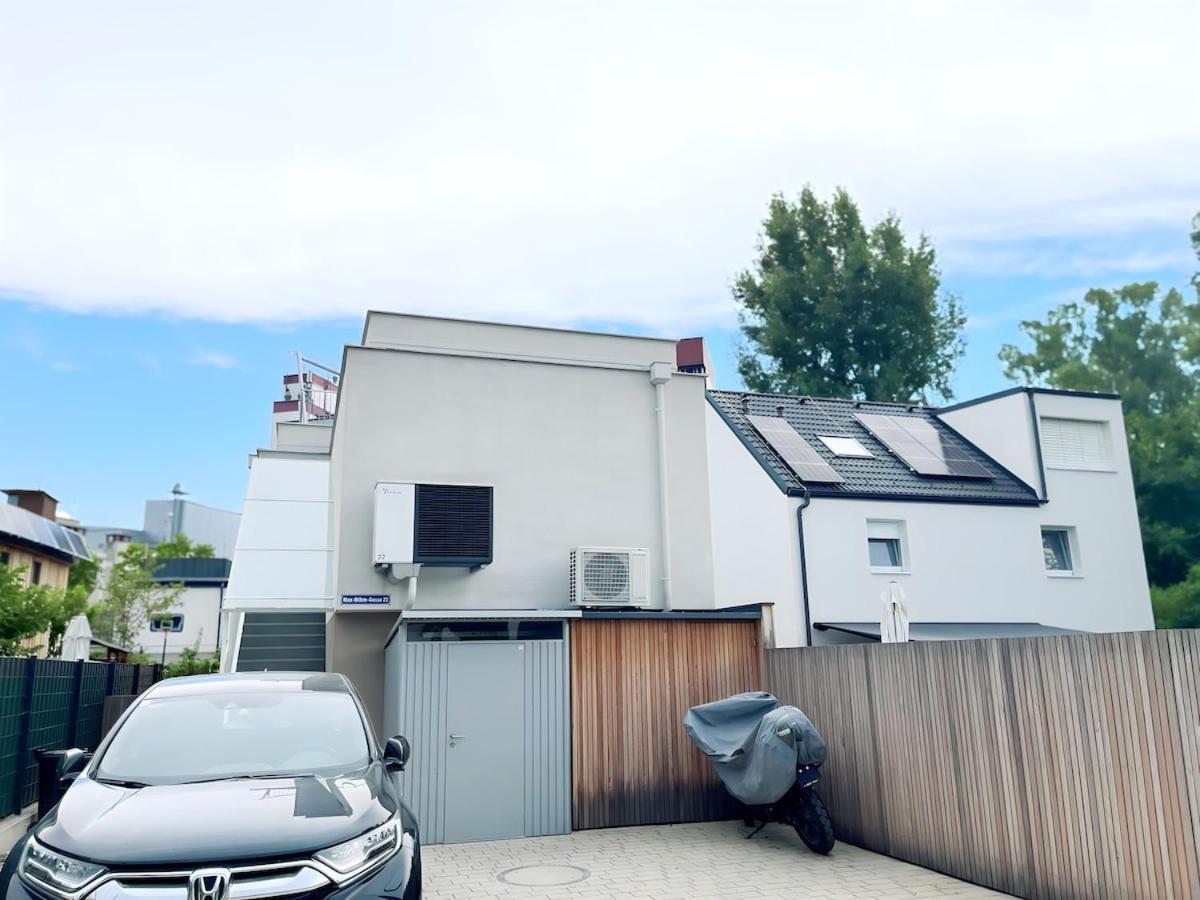 Mit Privatgarten & Salzwasserpool Apartment Vienna
