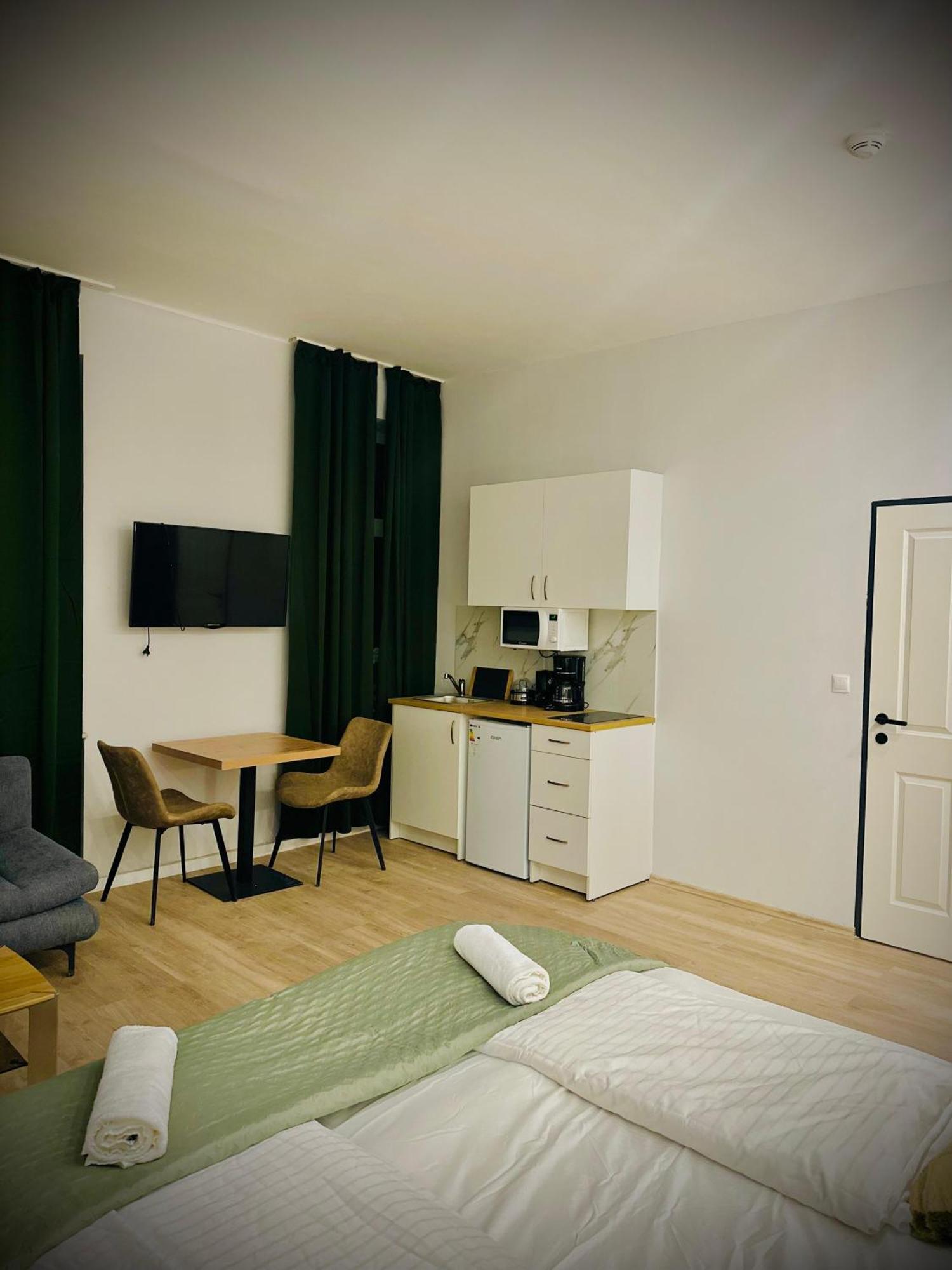 Apartment Private And Elegant In Residential Vienna