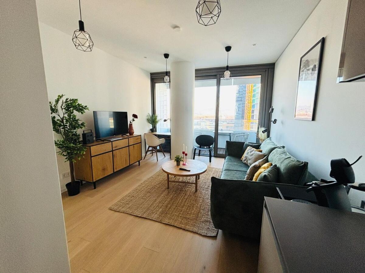 Modern Overlooking The Skyline & Danube Apartment *