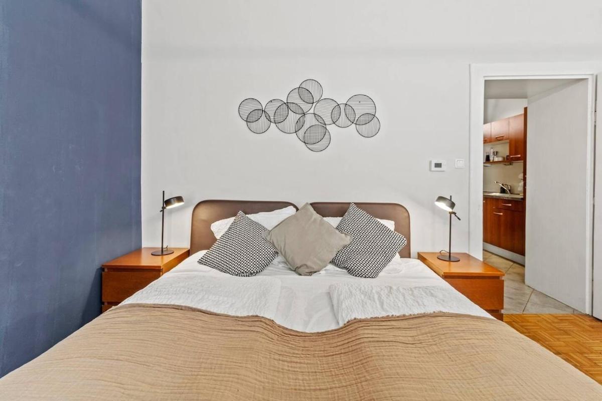 Augarten I 5 Min To Metro I 10 Min To Apartment