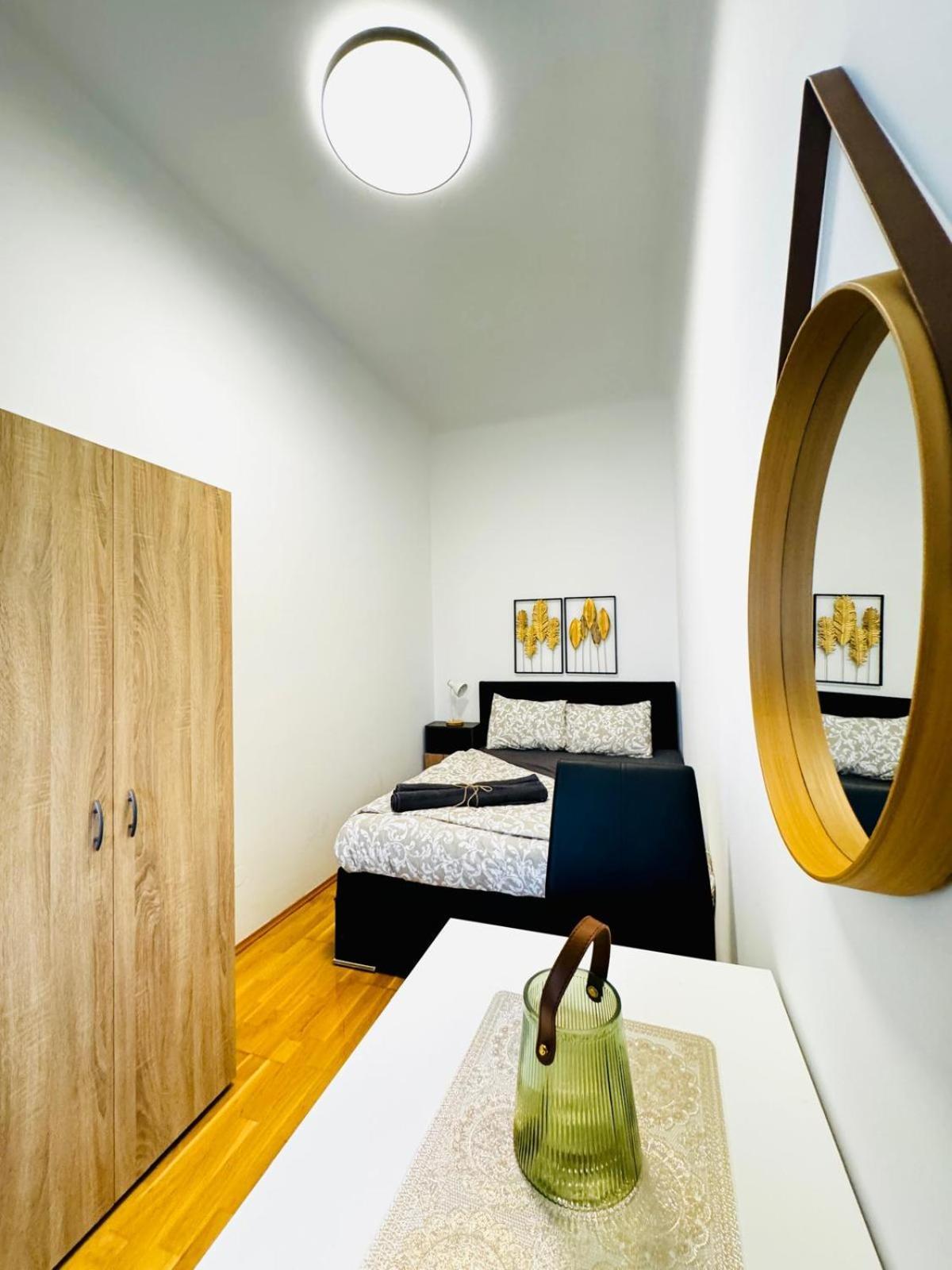 Lovely 2br For 5people, Only 17 Minute Walk To Schoenbrunn *