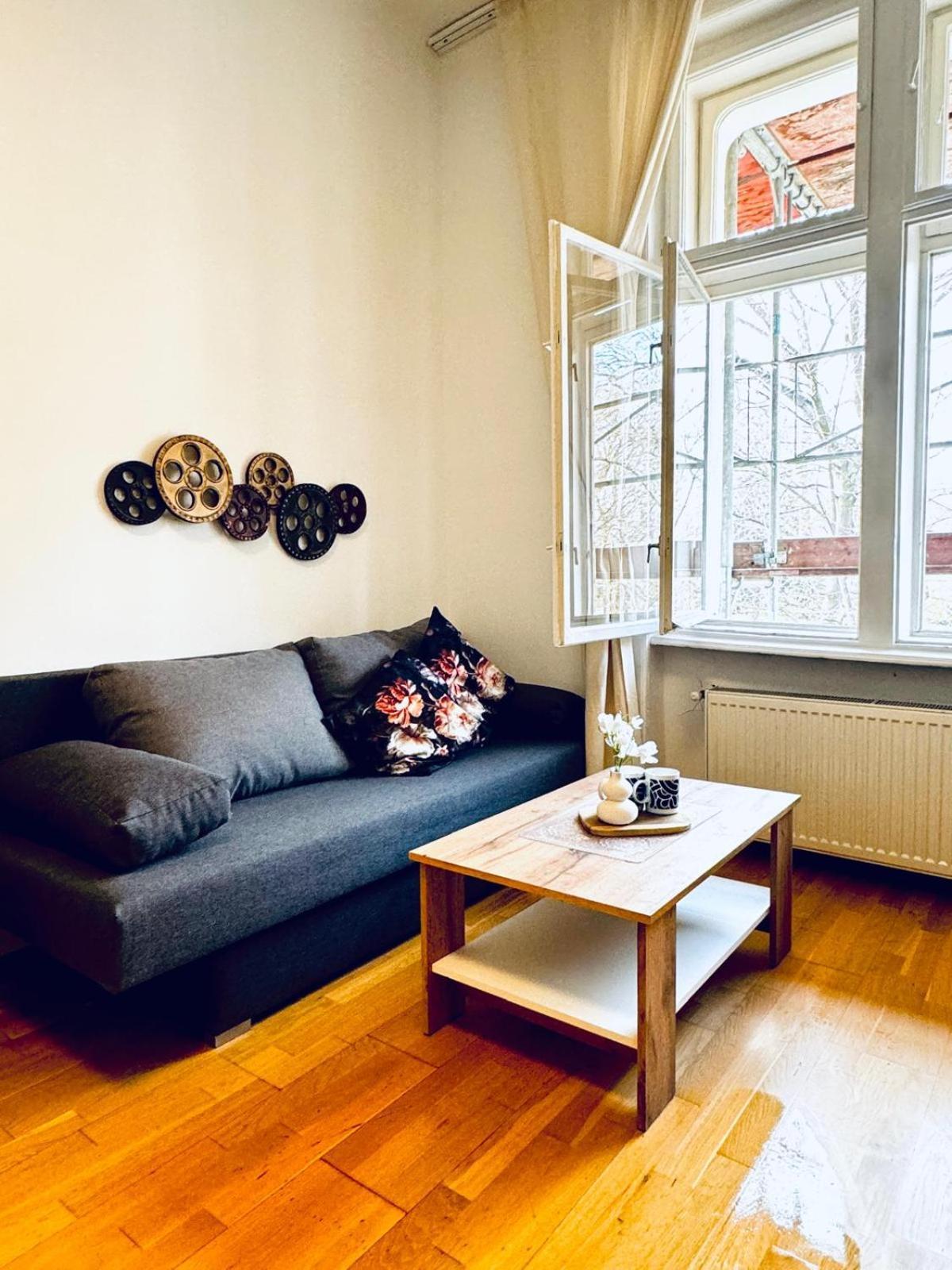 Apartment Lovely 2br For 5people, Only 17 Minute Walk To Schoenbrunn Vienna