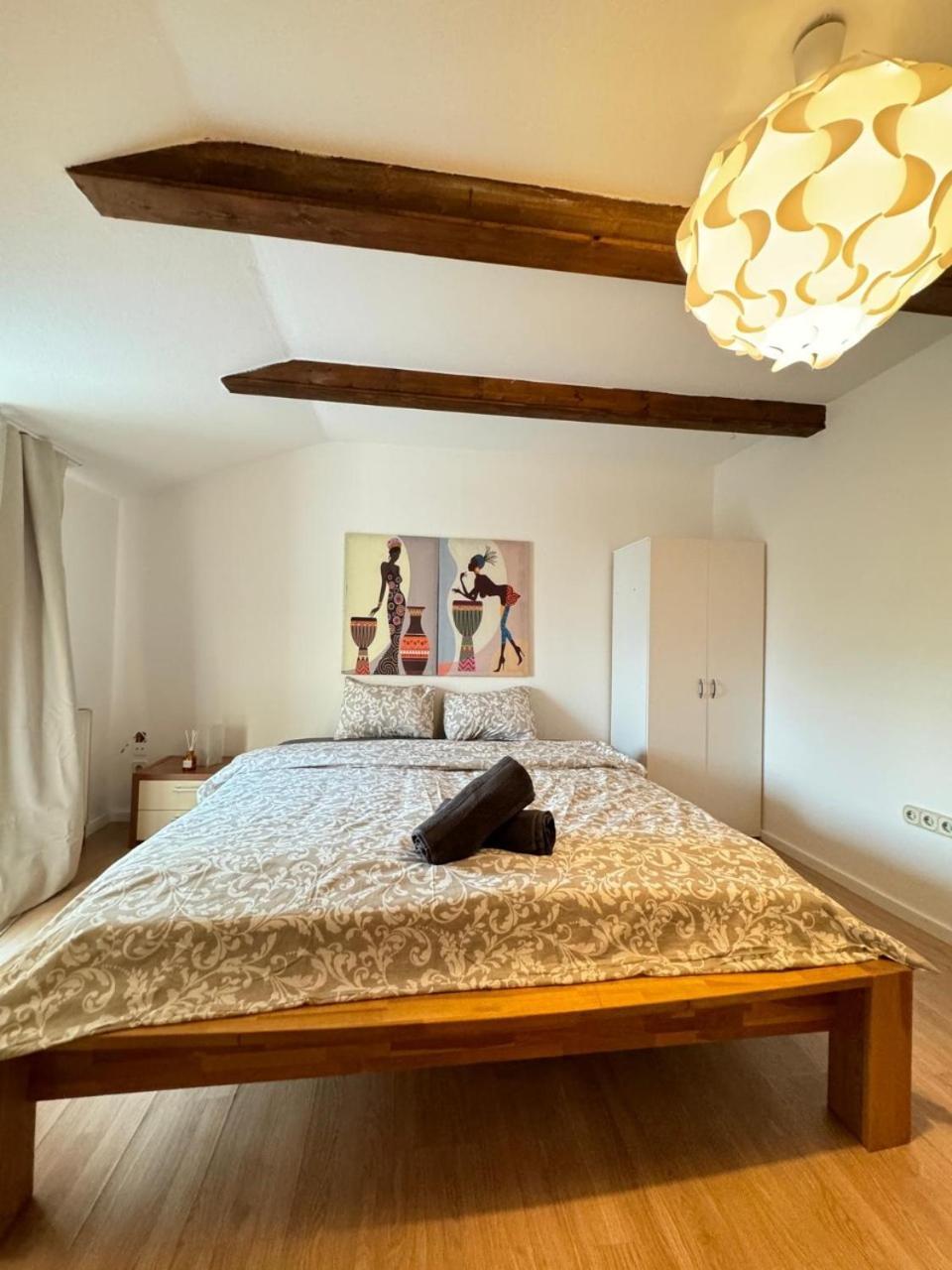 Cozy In A For Groups, 16-mins To Blumengaerten Apartment Vienna