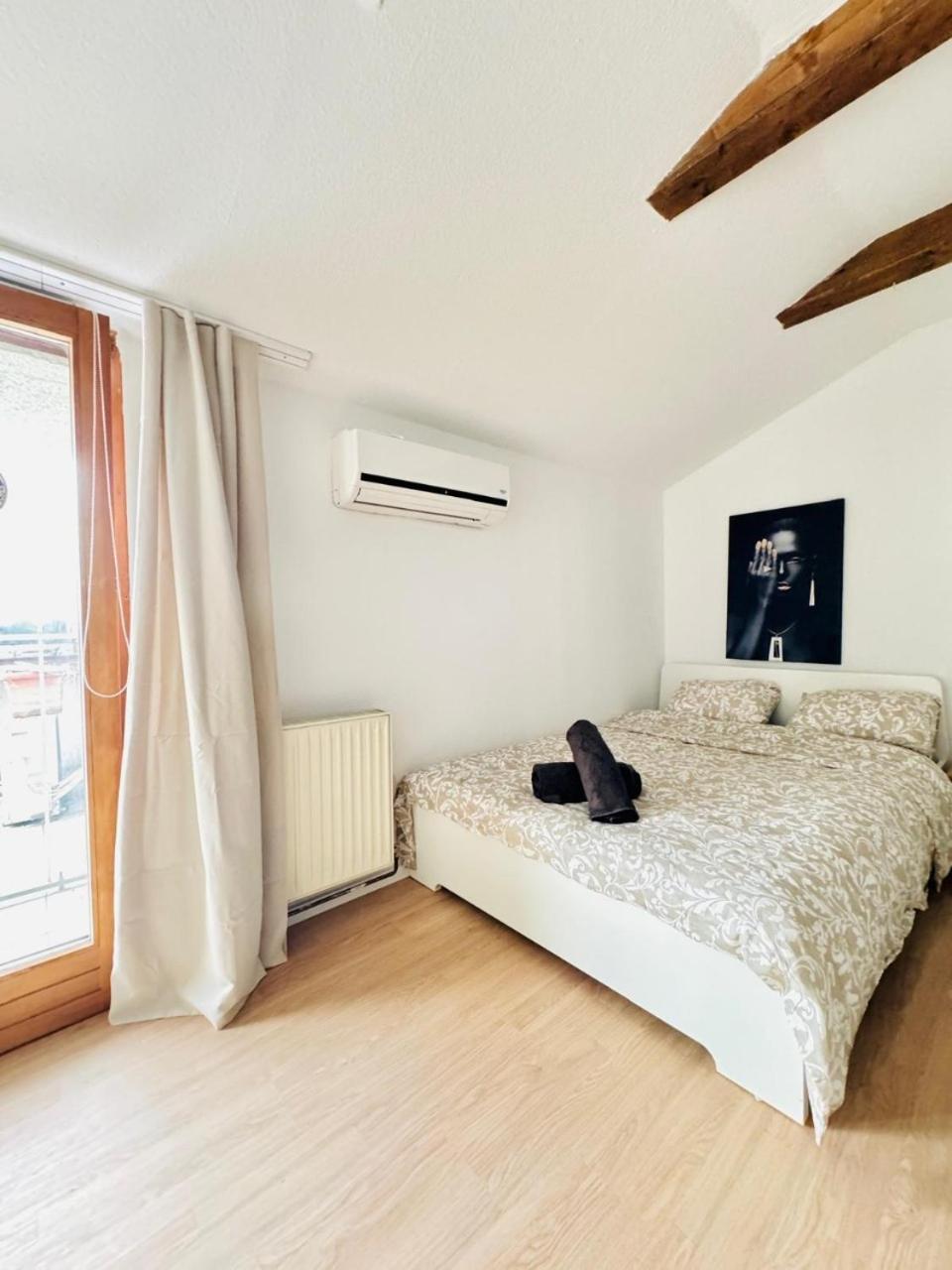 Cozy In A For Groups, 16-mins To Blumengaerten Apartment