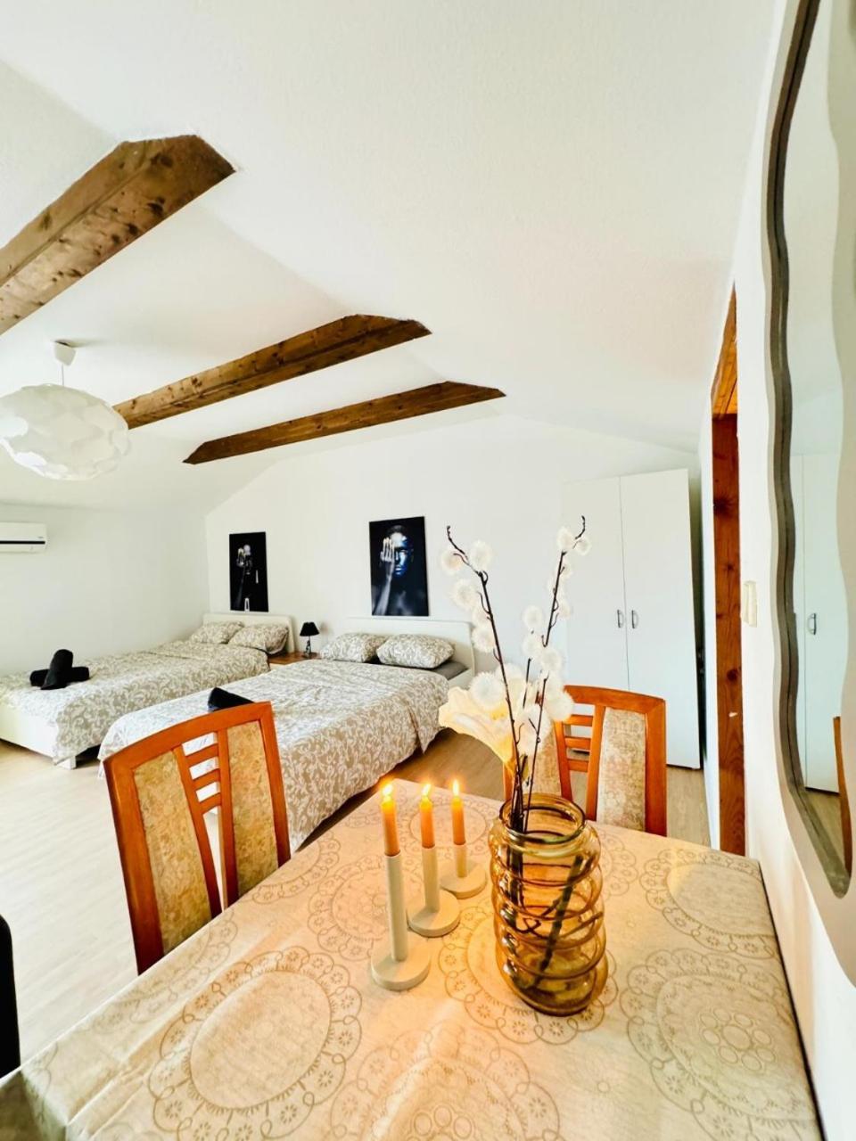 Cozy In A For Groups, 16-mins To Blumengaerten Apartment *