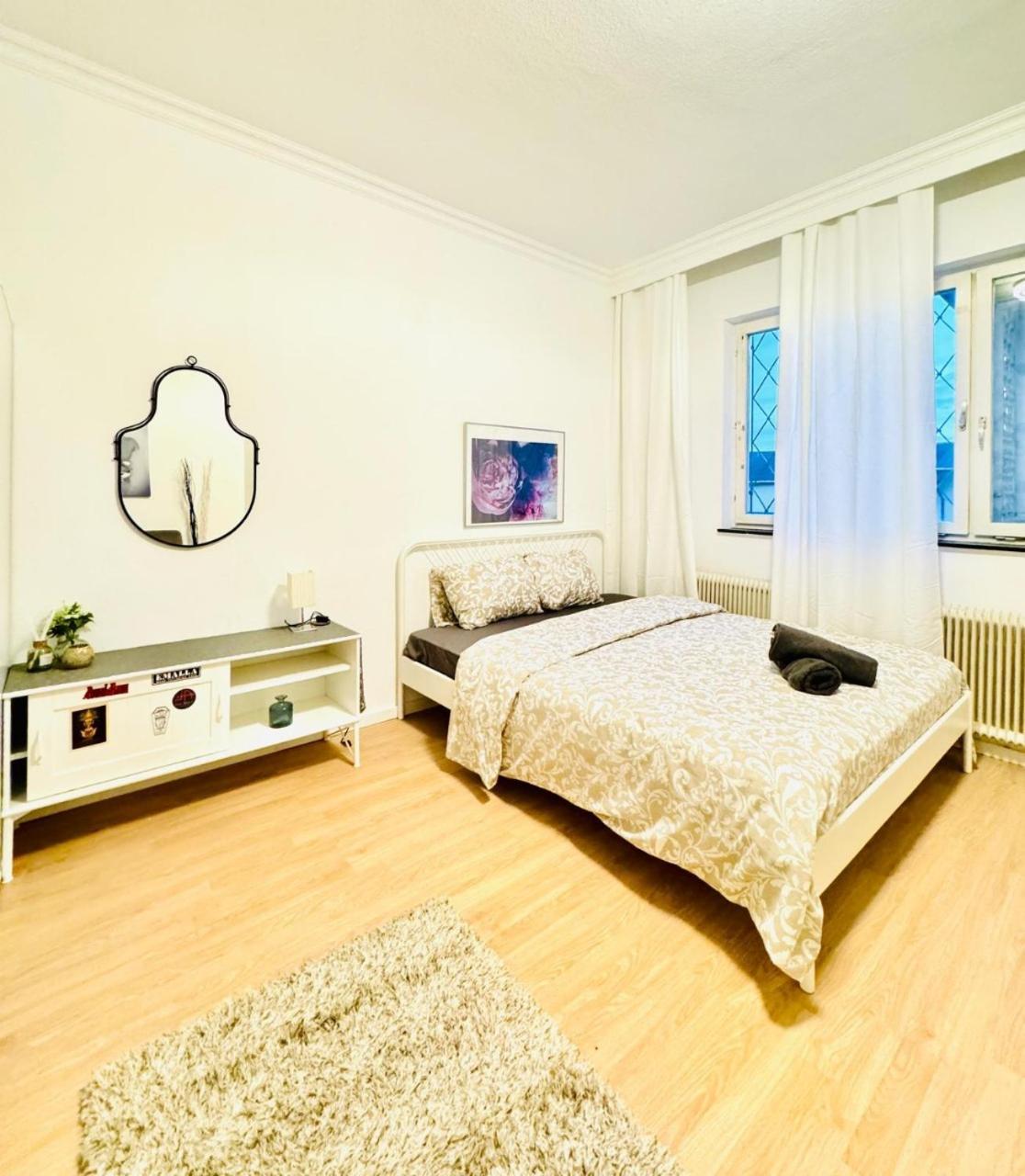 Cozy In A For Groups, 16-mins To Blumengaerten Apartment Vienna