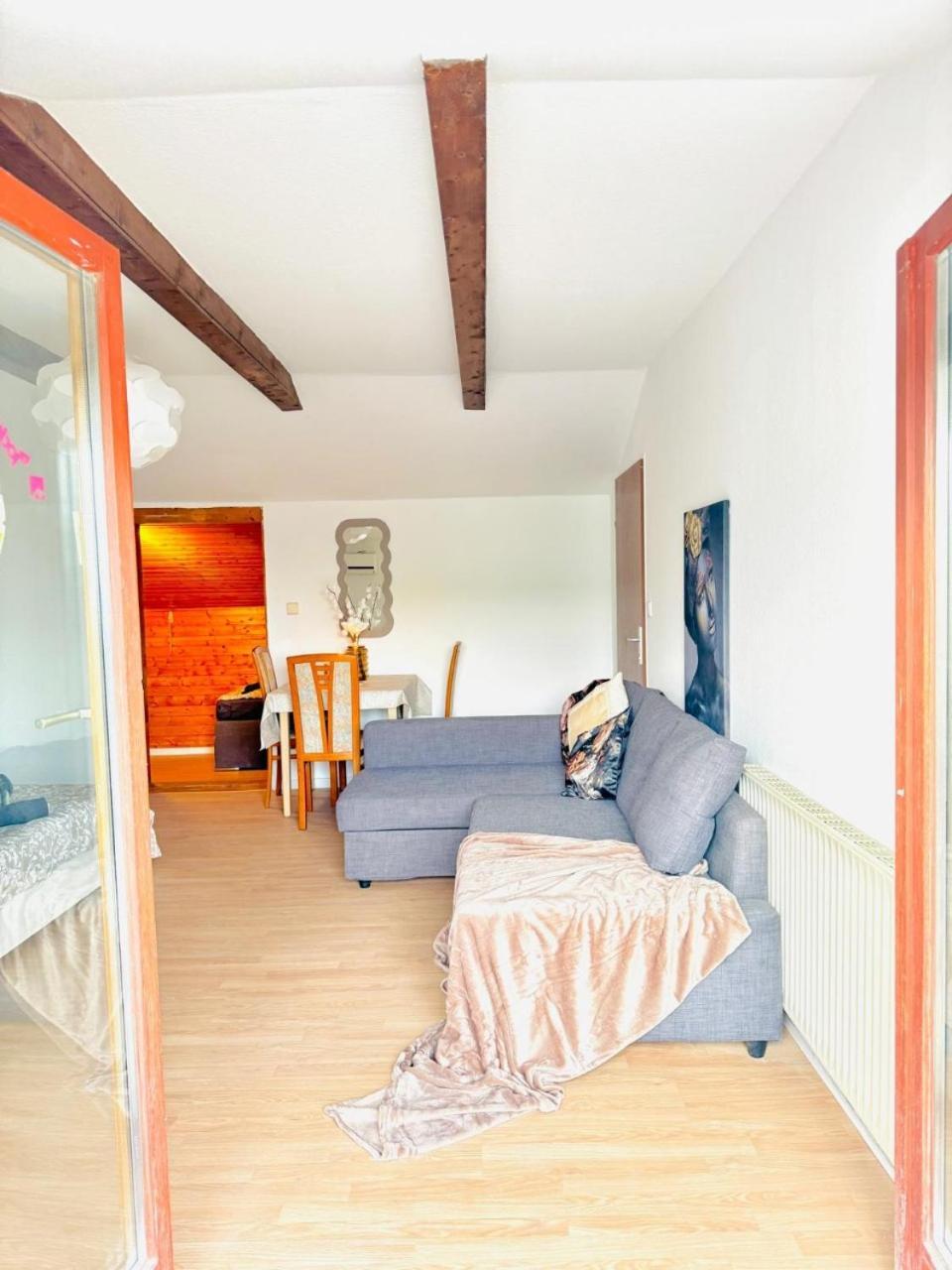 Cozy In A For Groups, 16-mins To Blumengaerten Apartment
