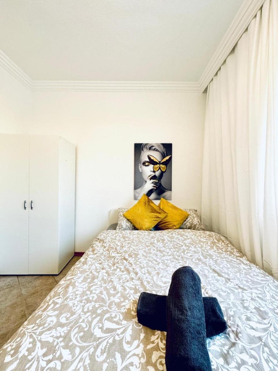 Cozy In A For Groups, 16-mins To Blumengaerten Apartment