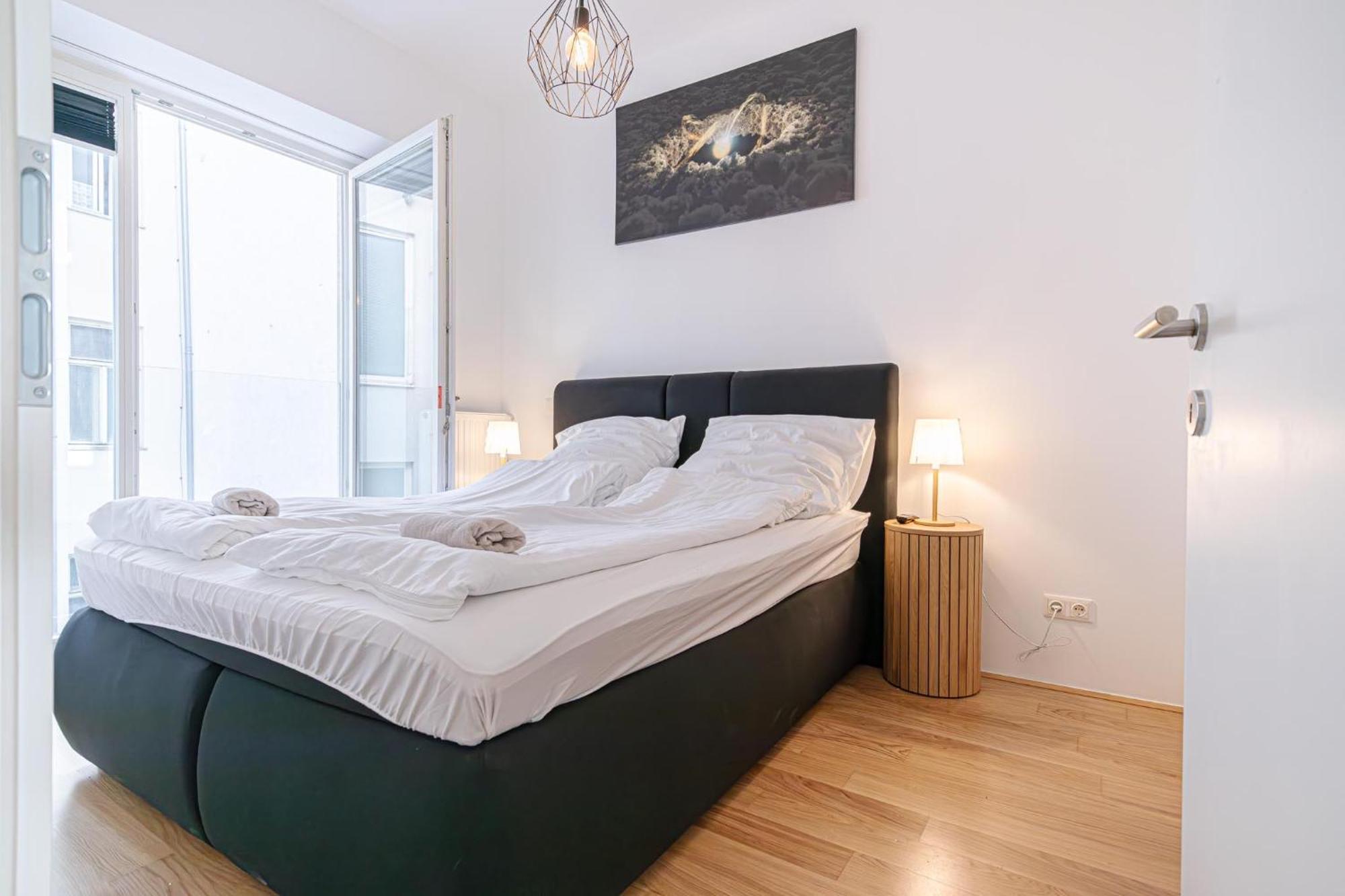 Modern 1br & 1lr In Viennas Downtown Apartment