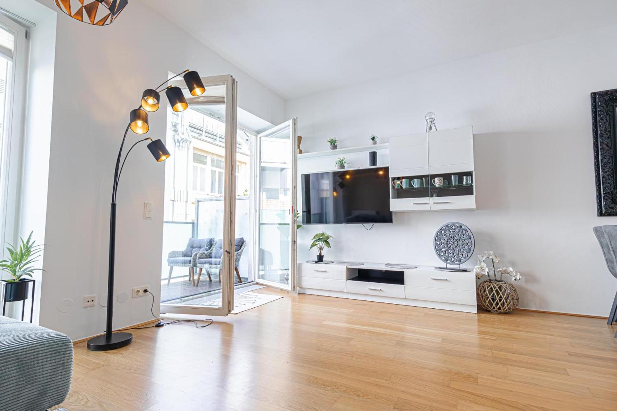 Modern 1br & 1lr In Viennas Downtown Apartment