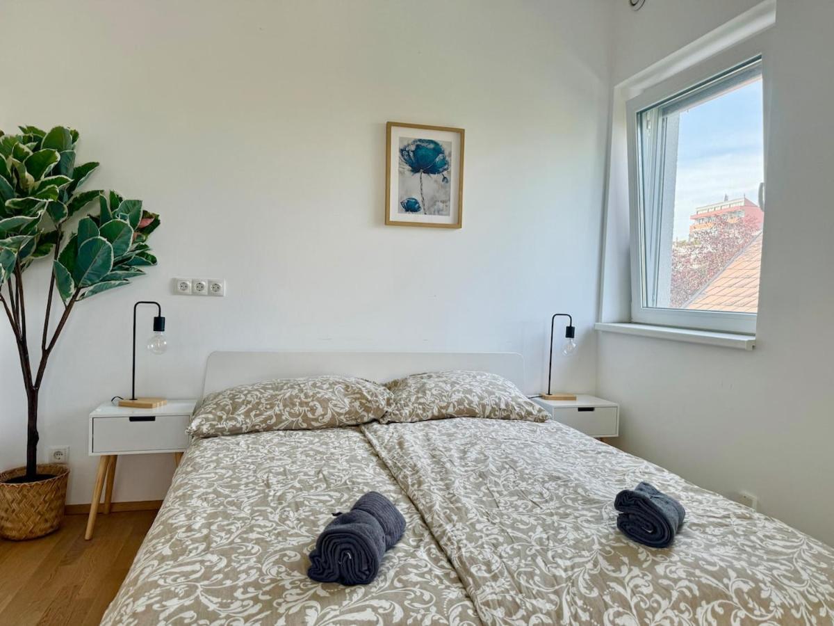 Apartment 130 M2 Stylish 4 Bedroom With Balcony Vienna