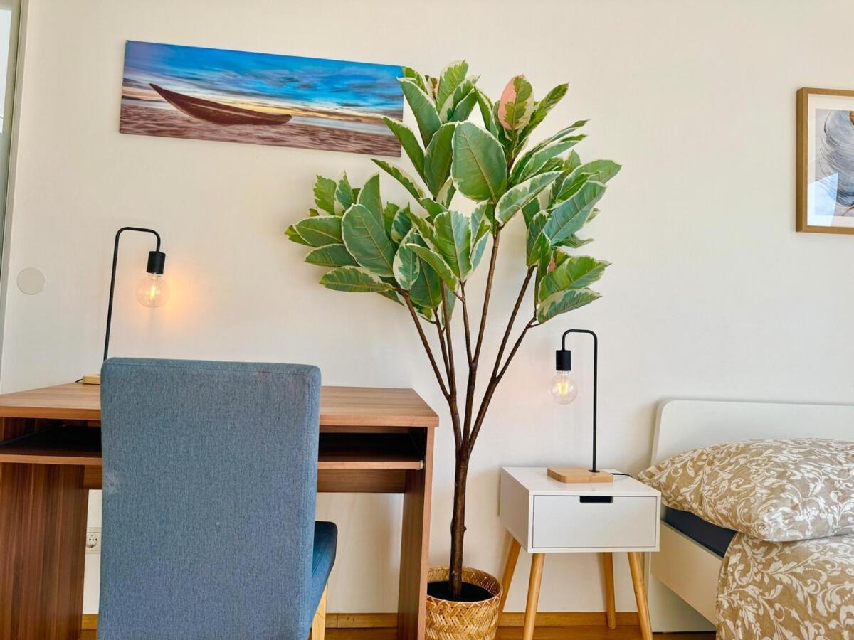 Apartment 130 M2 Stylish 4 Bedroom With Balcony Vienna