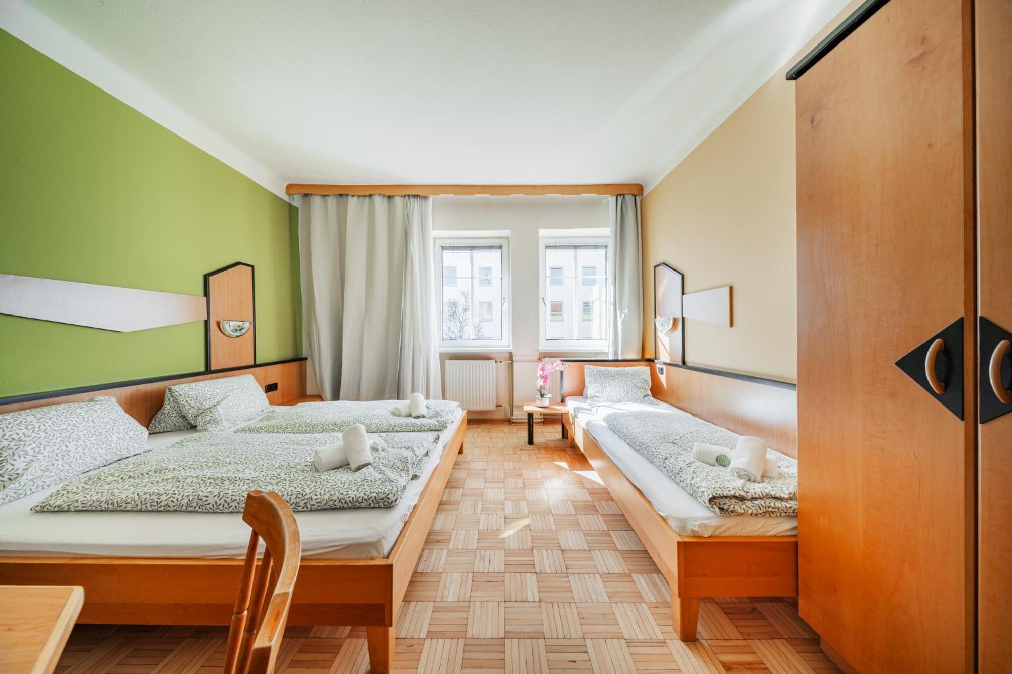 West Business Hotel 2*