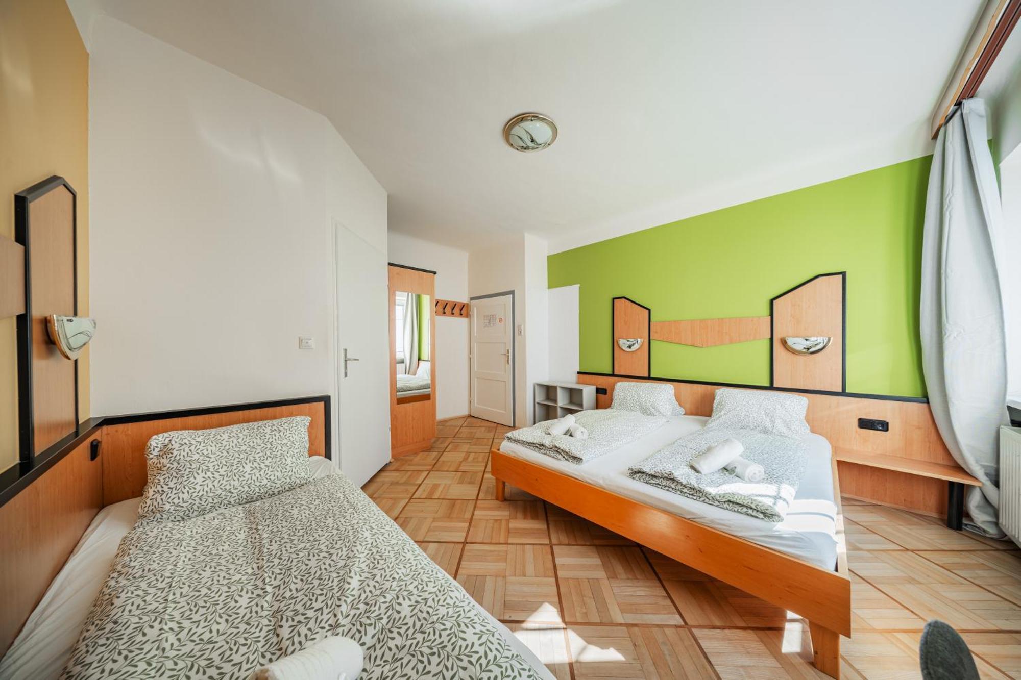 West Business Hotel