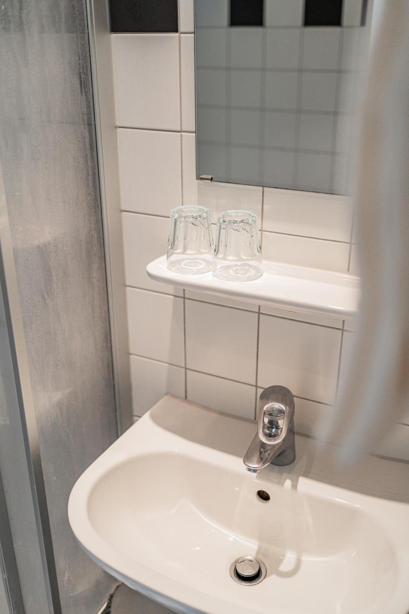 West Business Hotel 2*