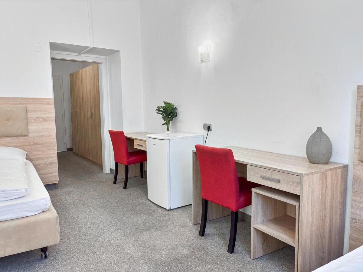 Dependance Rooms I 6 Mins To U6 Alser Strasse I Self Check In Apartment