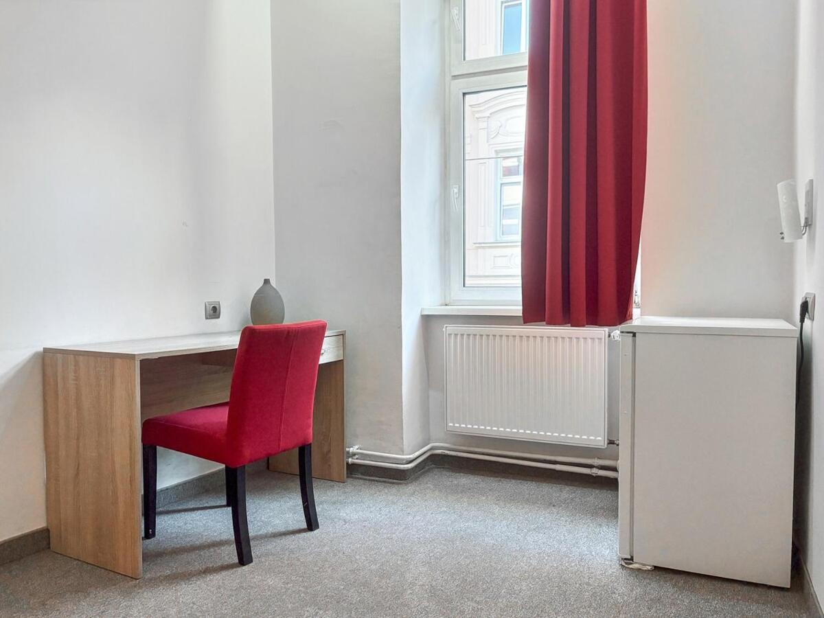 Dependance Rooms I 6 Mins To U6 Alser Strasse I Self Check In Apartment