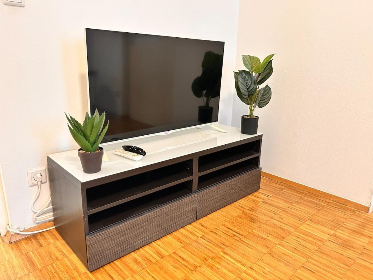 Flat - 3 For 5 - Ground Floor - Near Metro Apartment