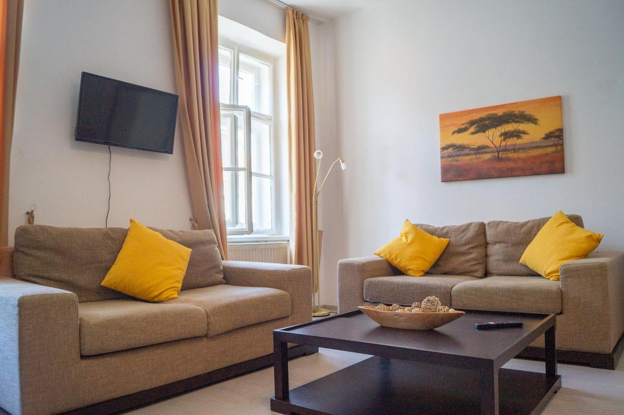 2 Pleasant Flats - Perfect For Long Apartamento