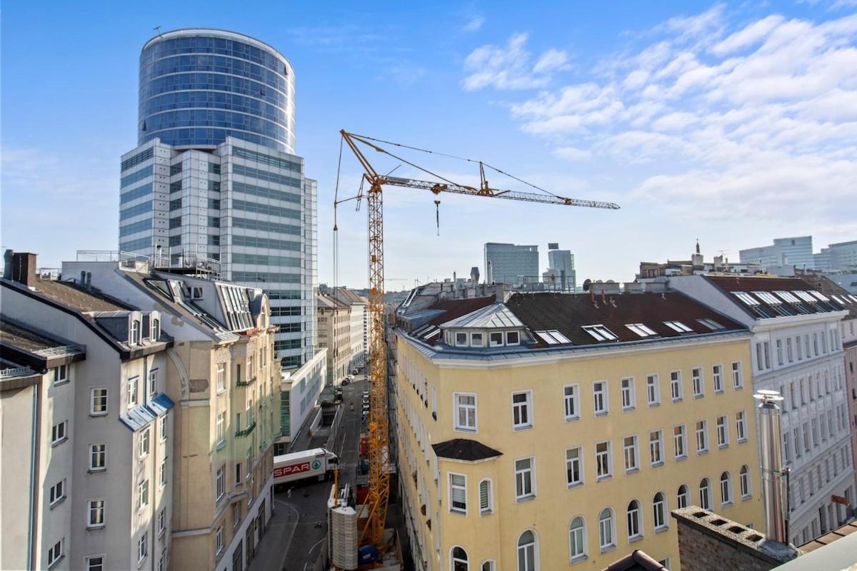Apartment 2 Minutes To Metro I Rooftop I Designer