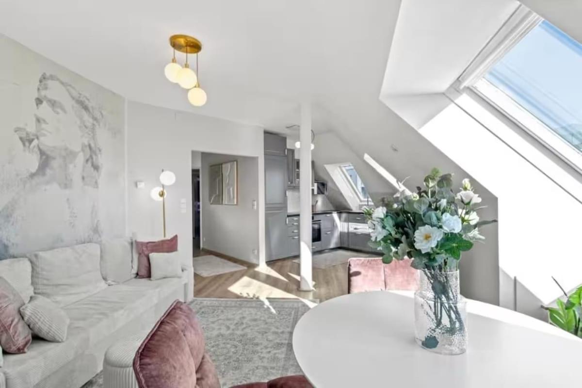 2 Minutes To Metro I Rooftop I Designer Apartment *