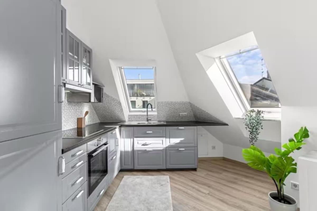 2 Minutes To Metro I Rooftop I Designer