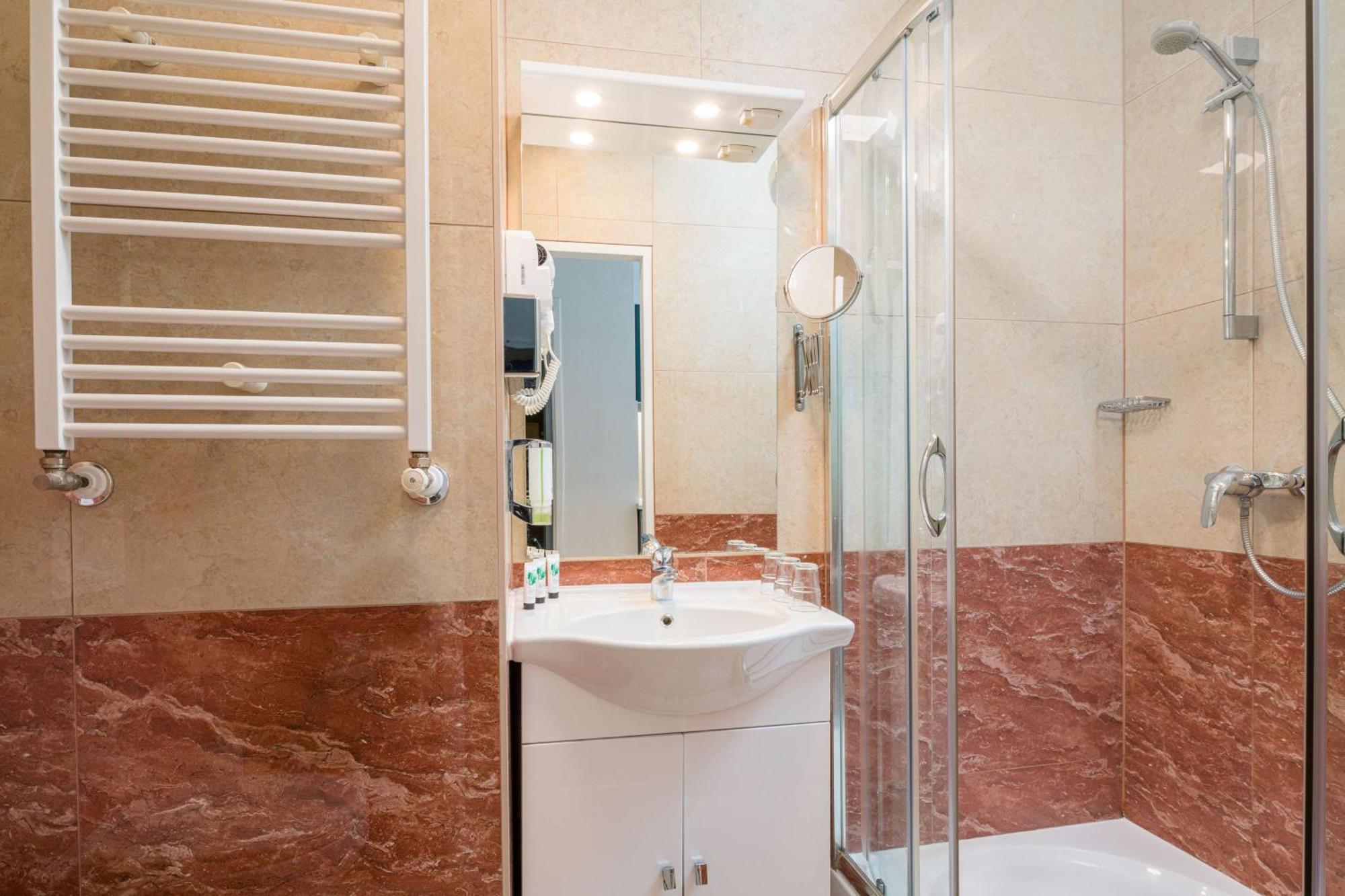 Western Celebrity Aparthotel Viena