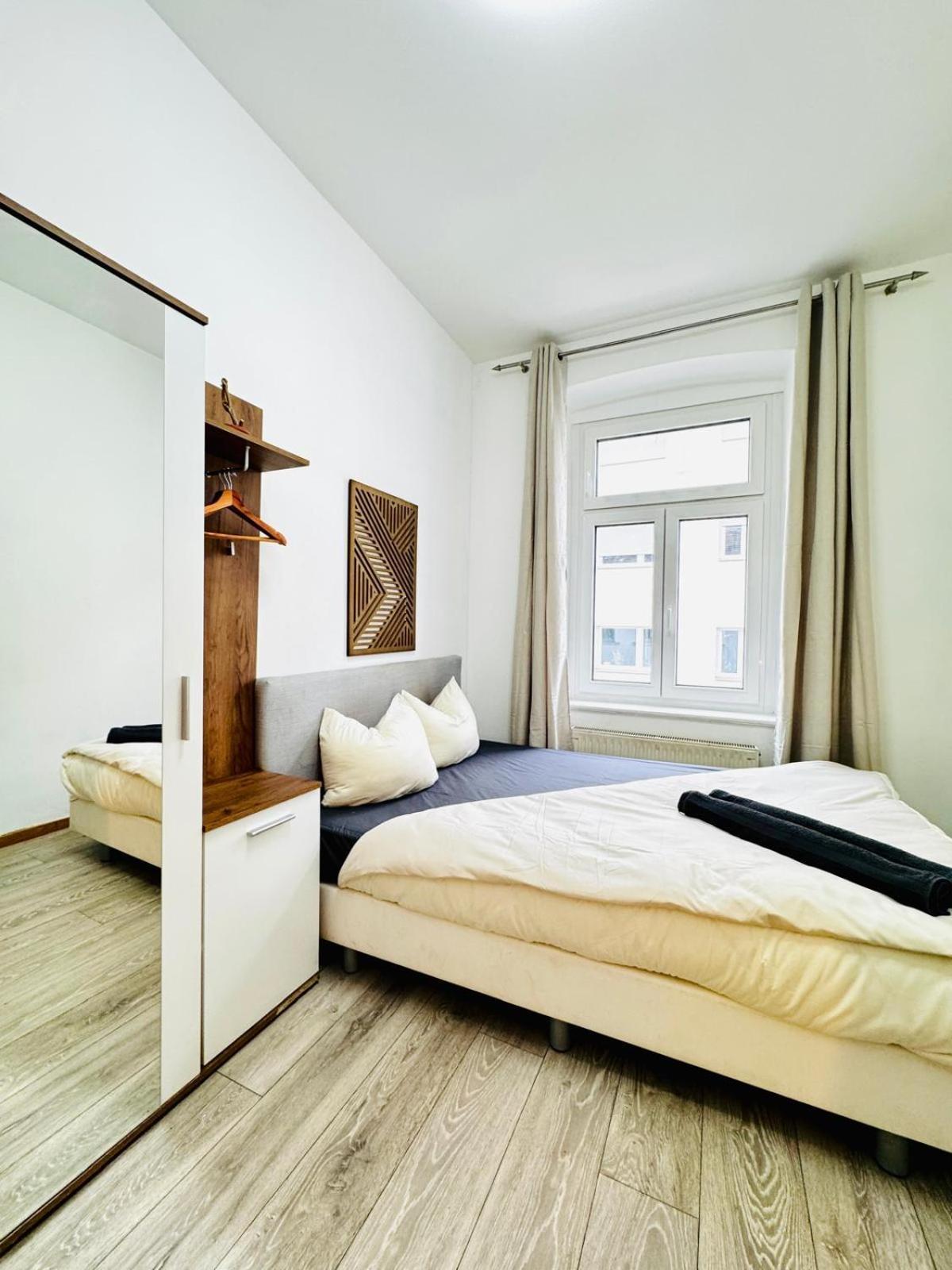 Stylish 4br Shared -10 Min Transport To Stadthalle Apartment *