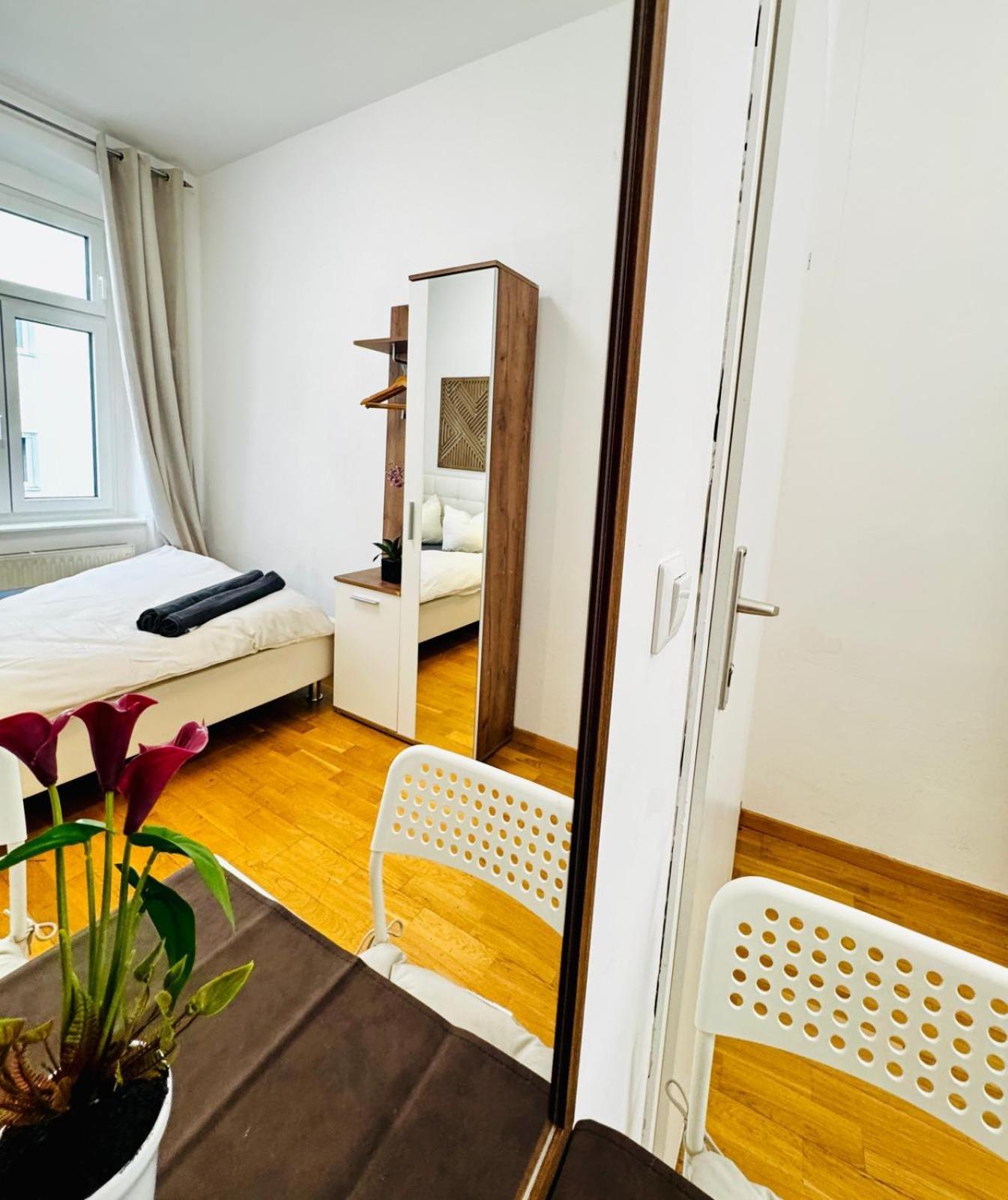 Stylish 4br Shared -10 Min Transport To Stadthalle Apartment Vienna