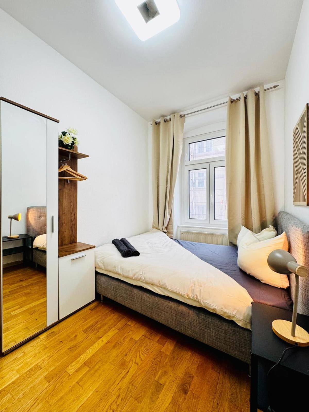 Stylish 4br Shared -10 Min Transport To Stadthalle *