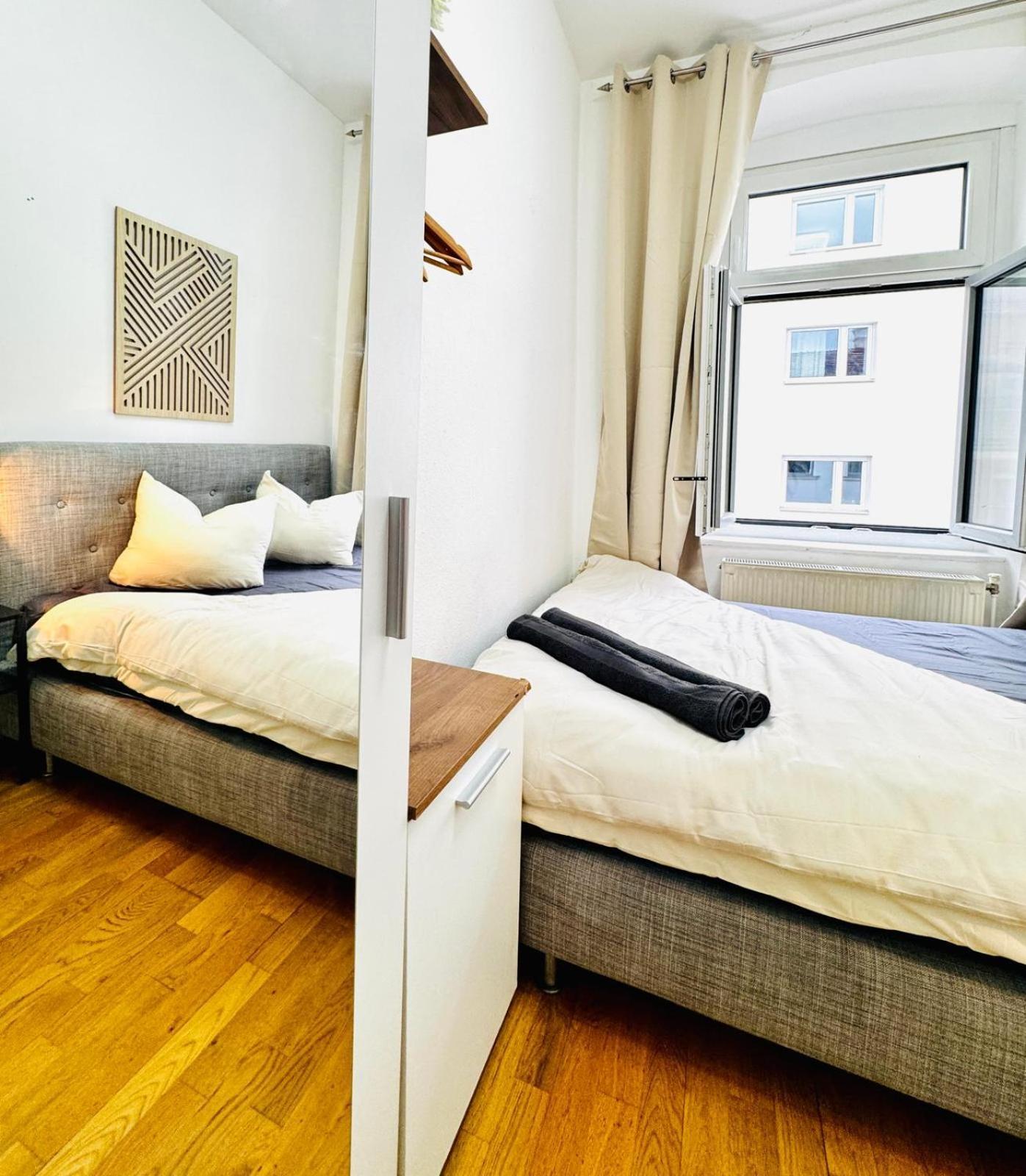 Stylish 4br Shared -10 Min Transport To Stadthalle Apartment