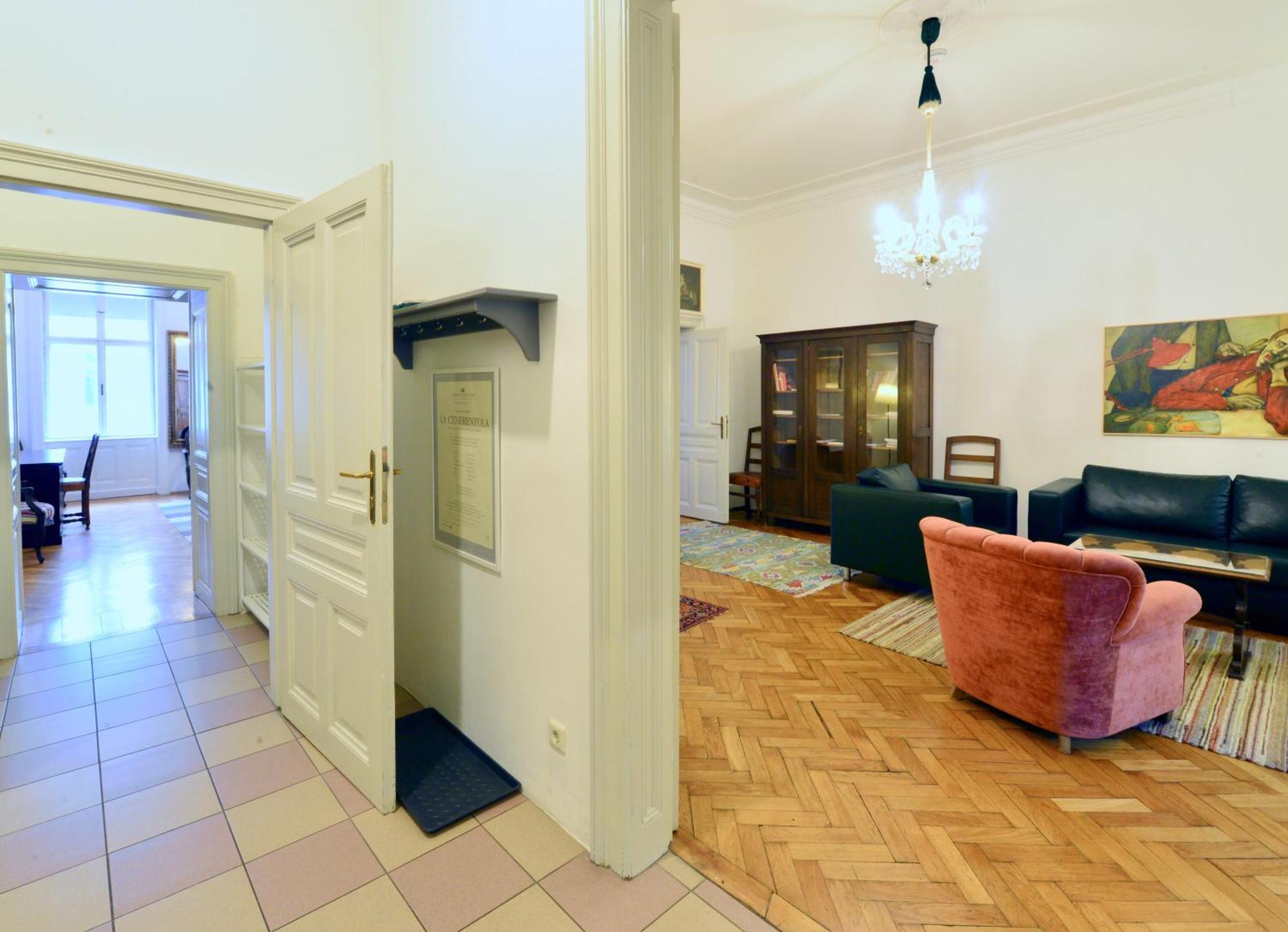 Flat - 1 Free Parking Space At The Metro Apartment