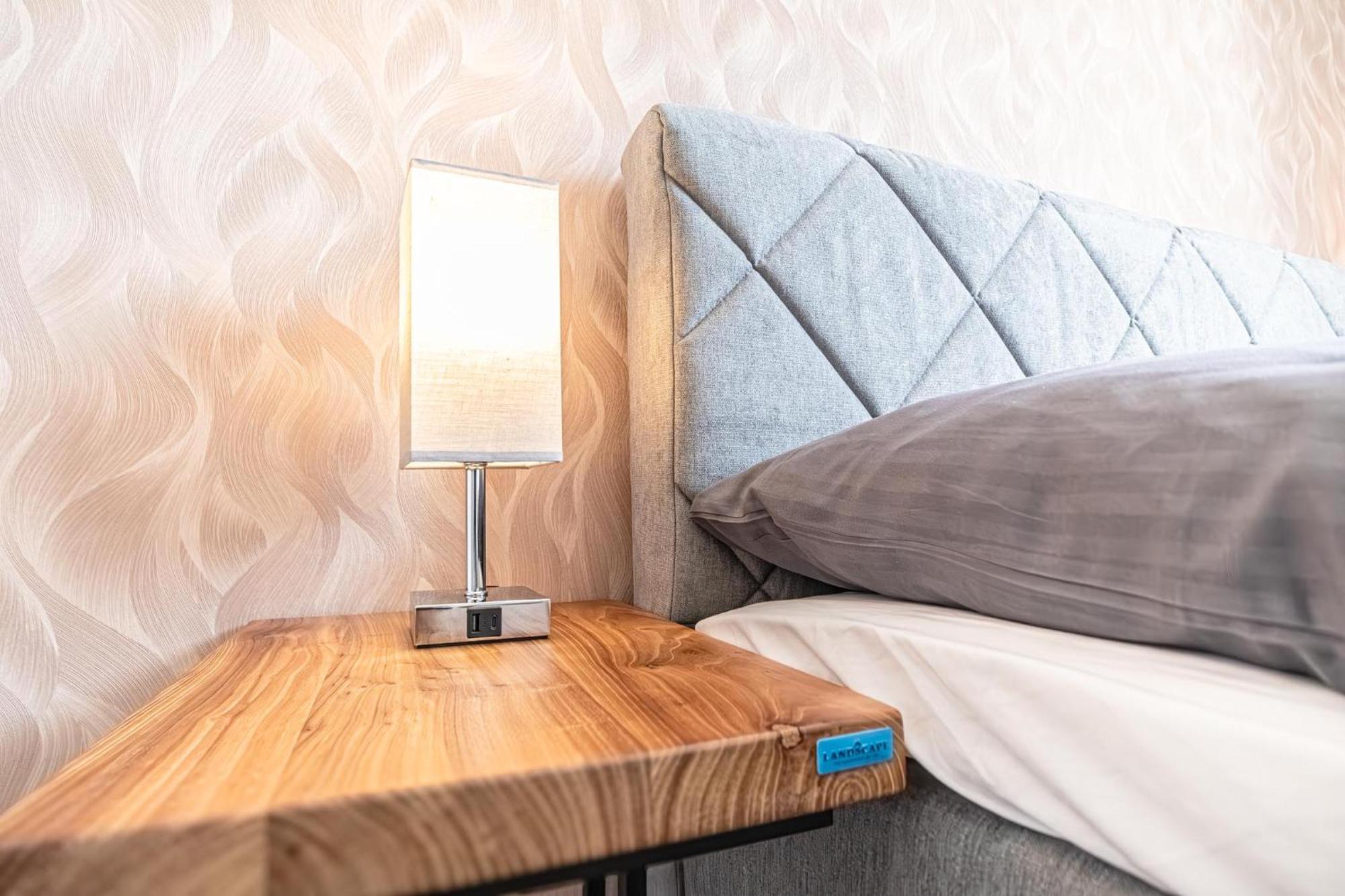 Sweet 2br & 1lr Apartment, Around Donaustadt Apartment *
