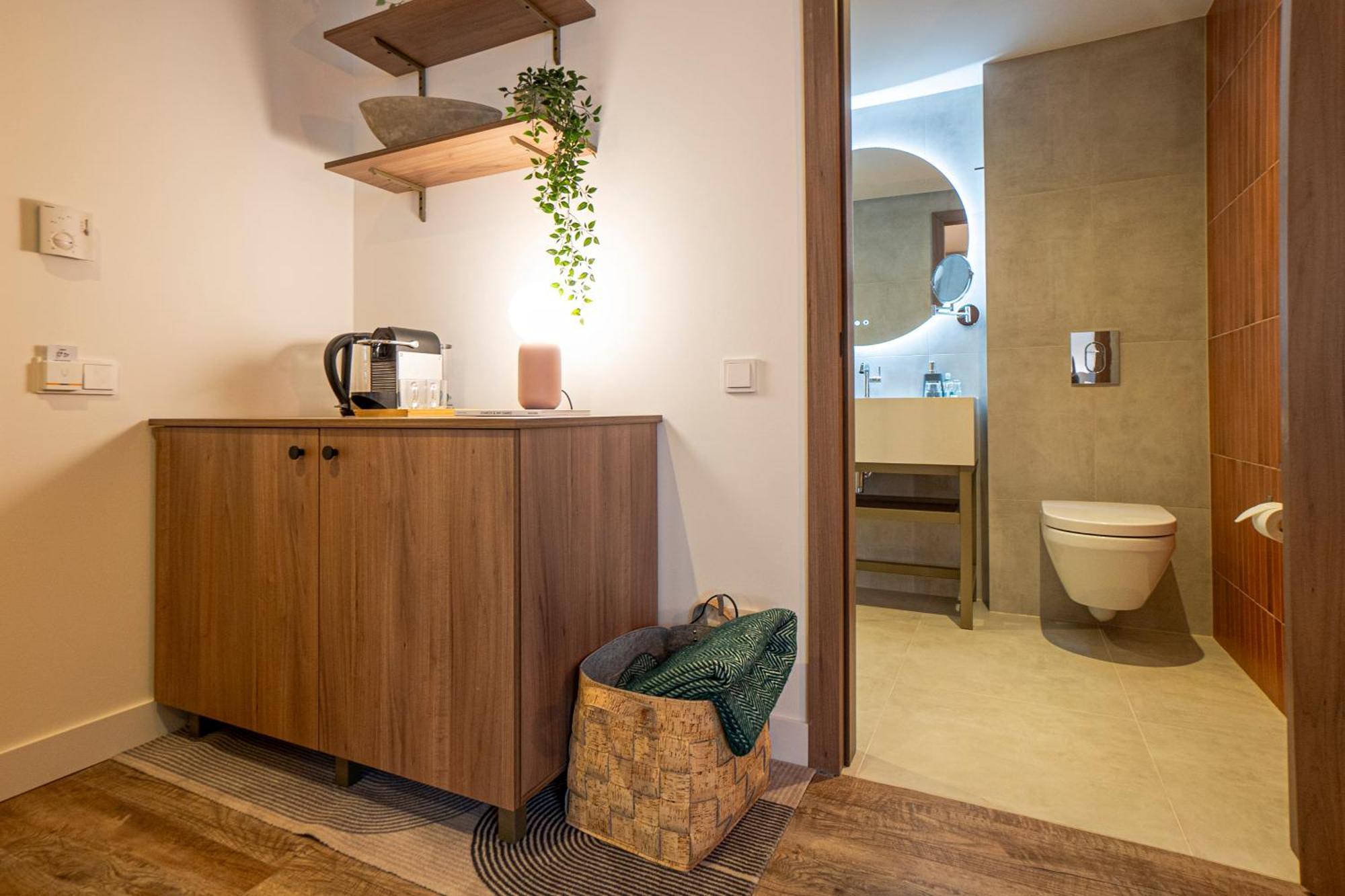 Hotel Fortyplusone - Newly Renovated! 4*