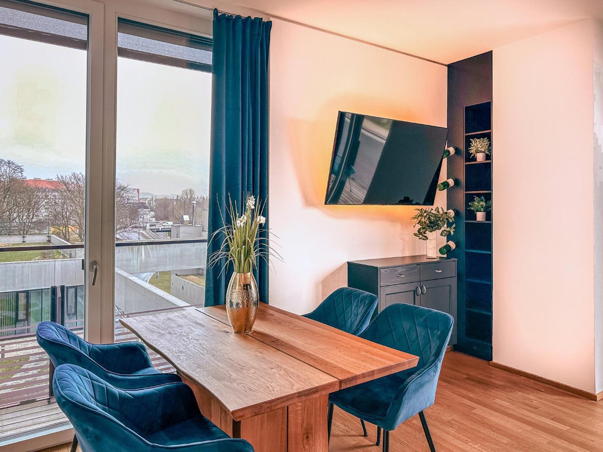 Kaiser Lodge With Rooftop Pool & Underground Car Park - An Alpenluxus Appartement, Vienna Apartment *