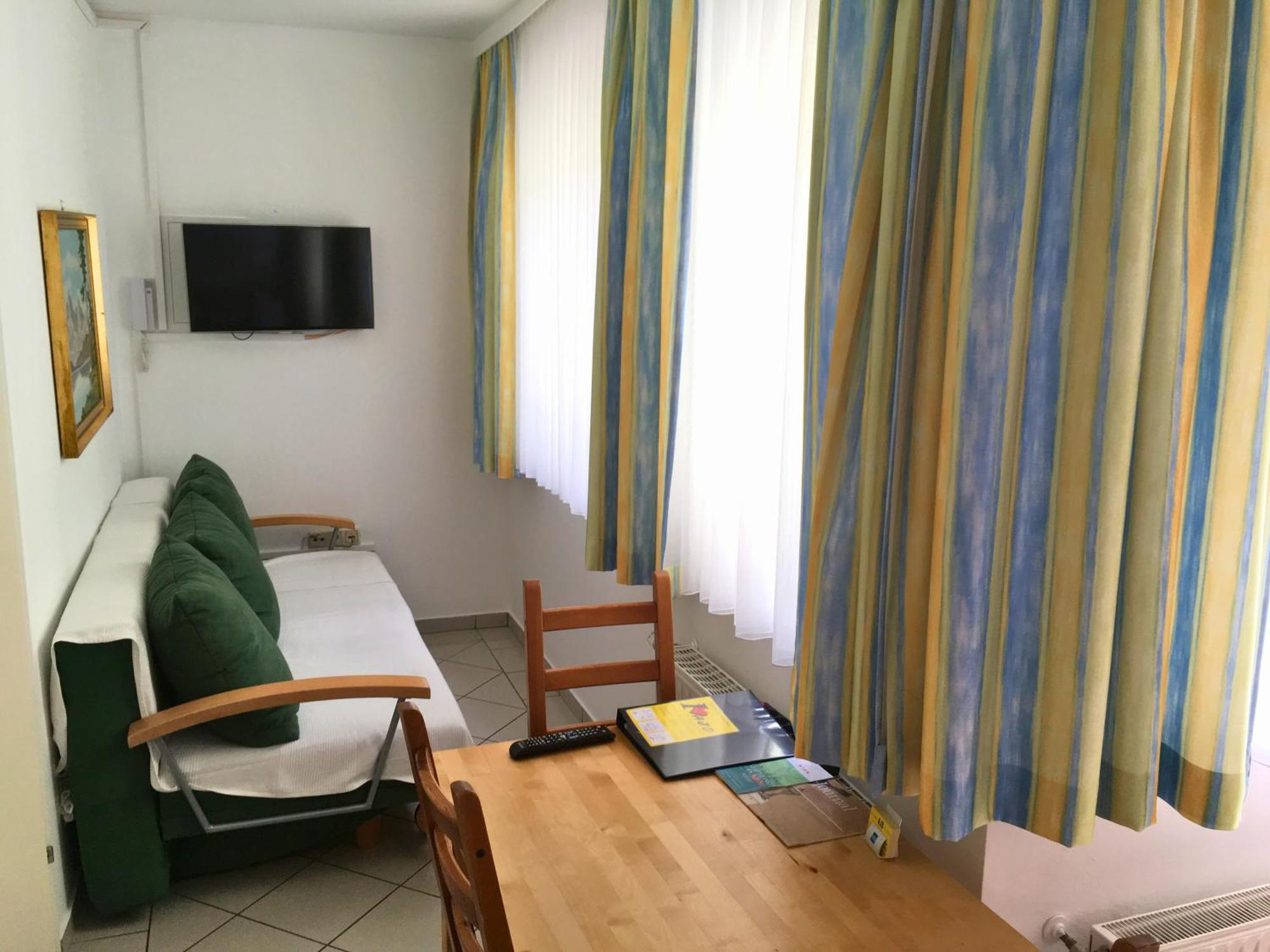 Apartment Ajo - Alte Donau Garden Flat - Self-check-in *