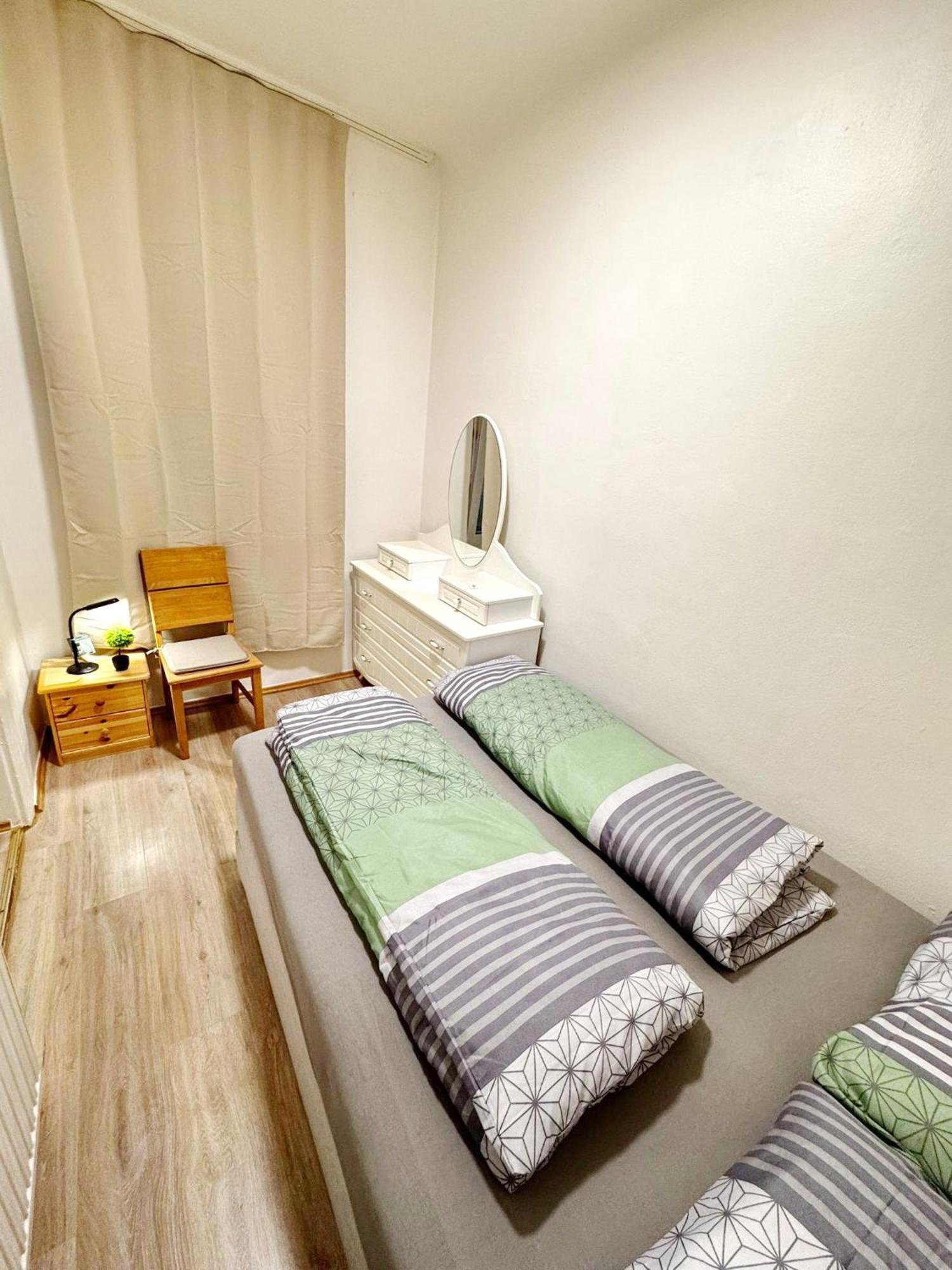 Lovely - 15 Min From Airport & Center, 5 Min From Main-bus Station Ez10a Apartment *