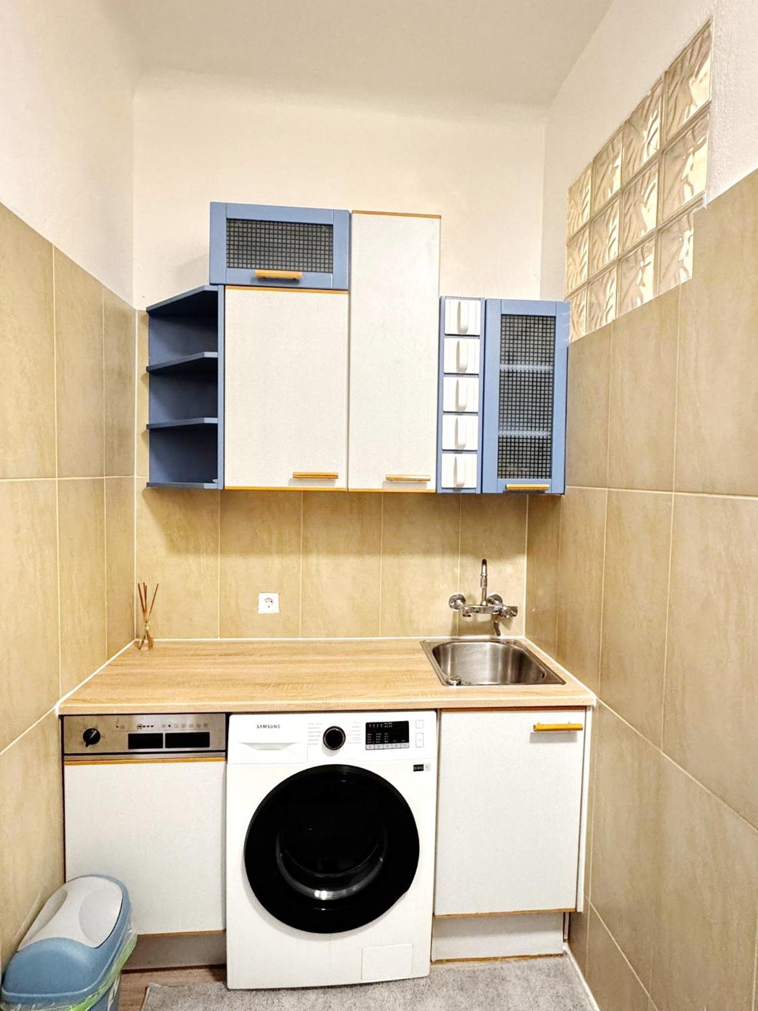 Lovely - 15 Min From Airport & Center, 5 Min From Main-bus Station Ez10a