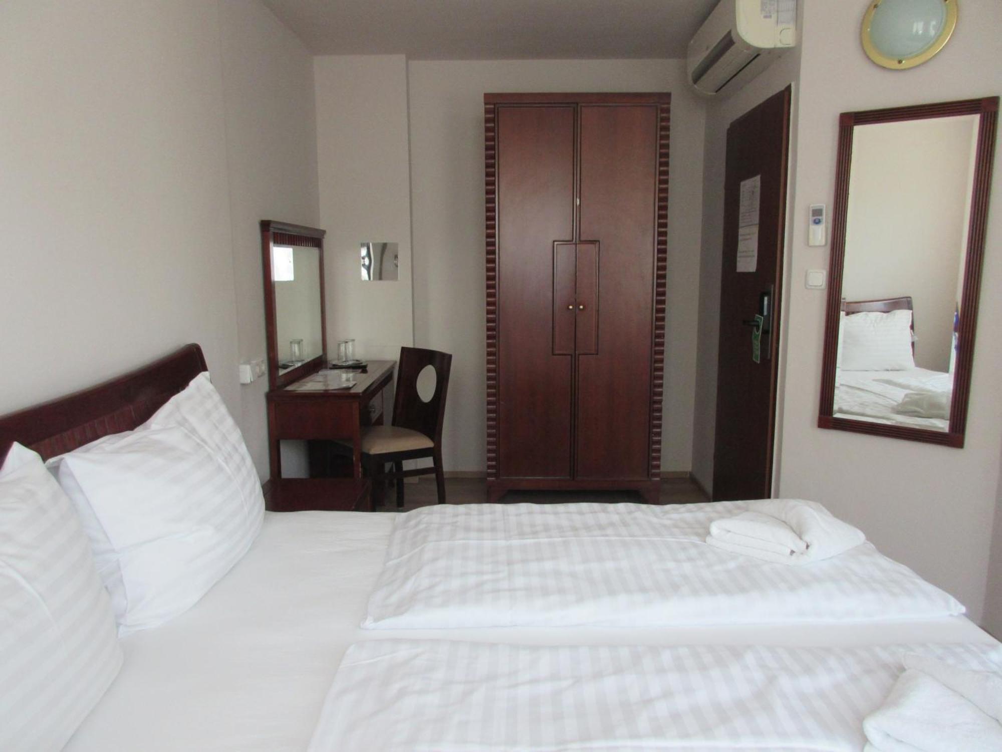 Hotel Attache L Contactless Check-in 3*