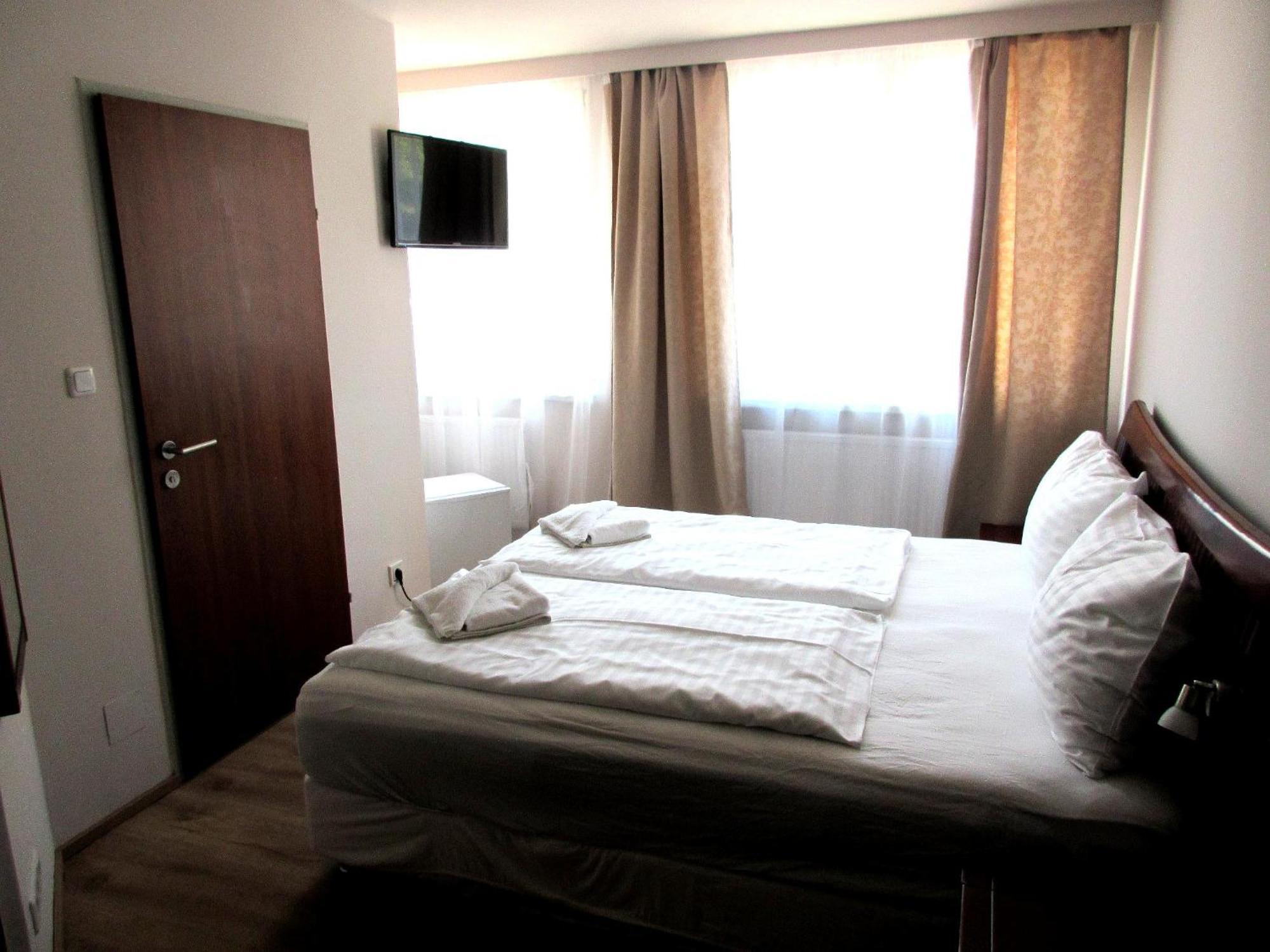 Attache L Contactless Check-in Hotel Vienna
