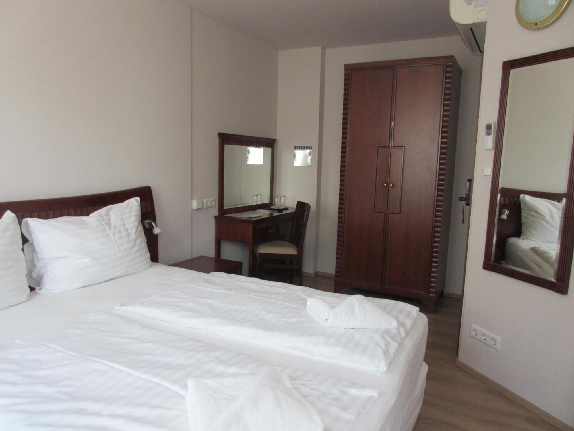 Attache L Contactless Check-in Hotel 3*